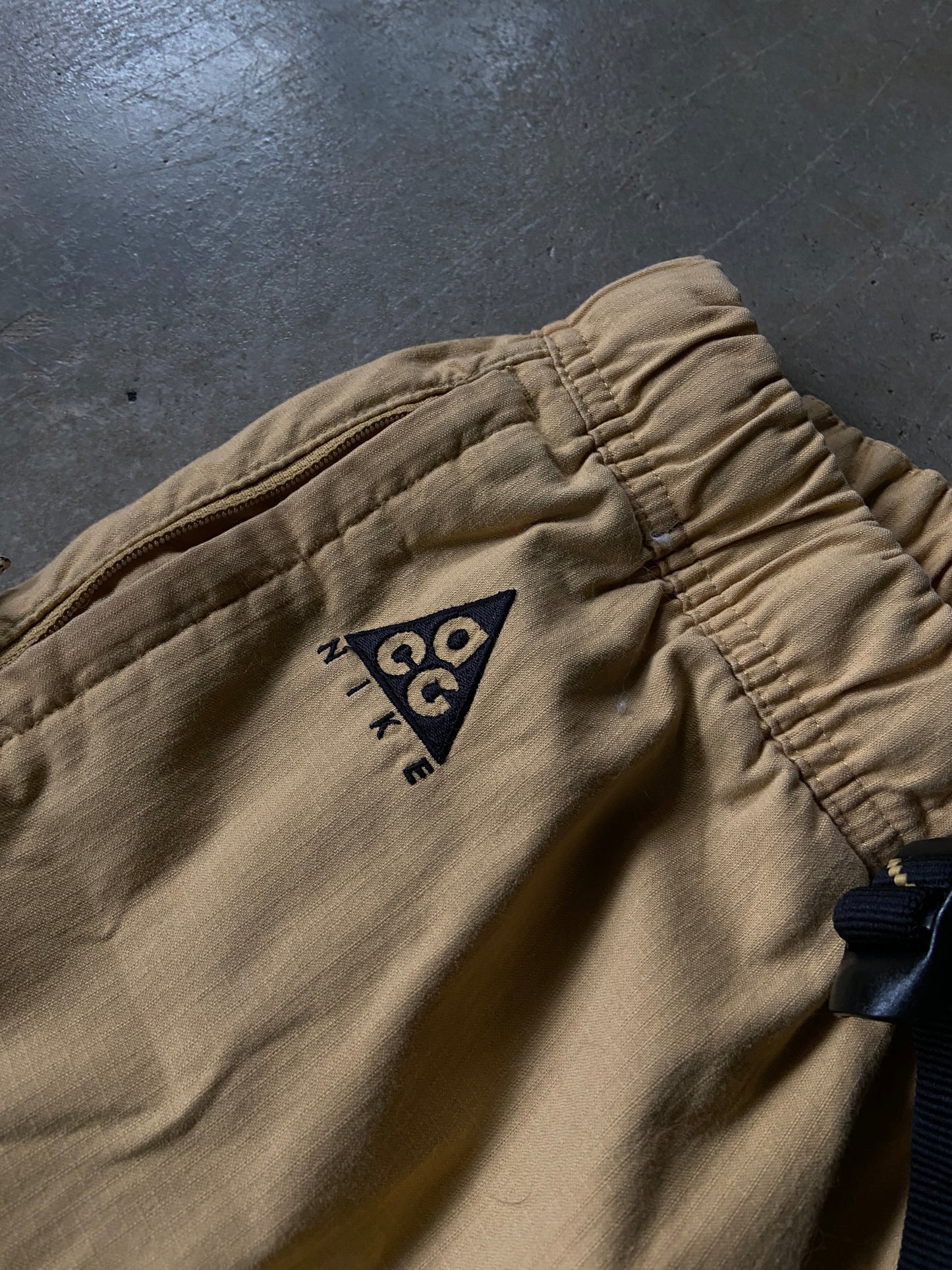 Nike ACG Tan/Black Pants Sz XS