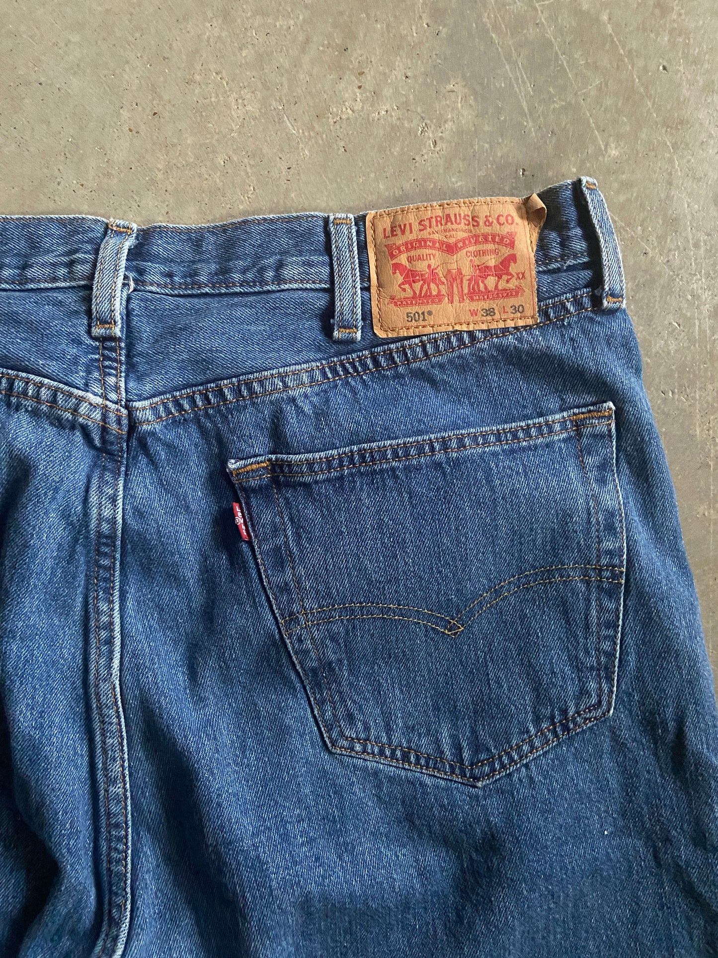 VTG Levis 501 Medium Wash Denim Jeans Sz 38x30