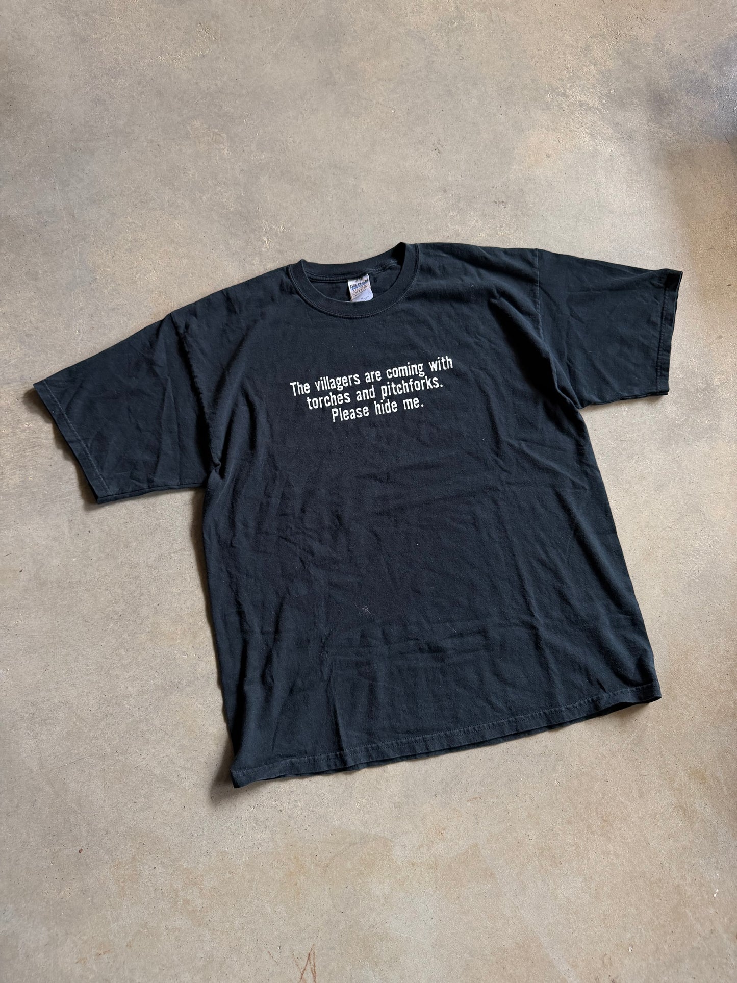 The Villagers Are Coming Please Hide Me Tee Sz XL