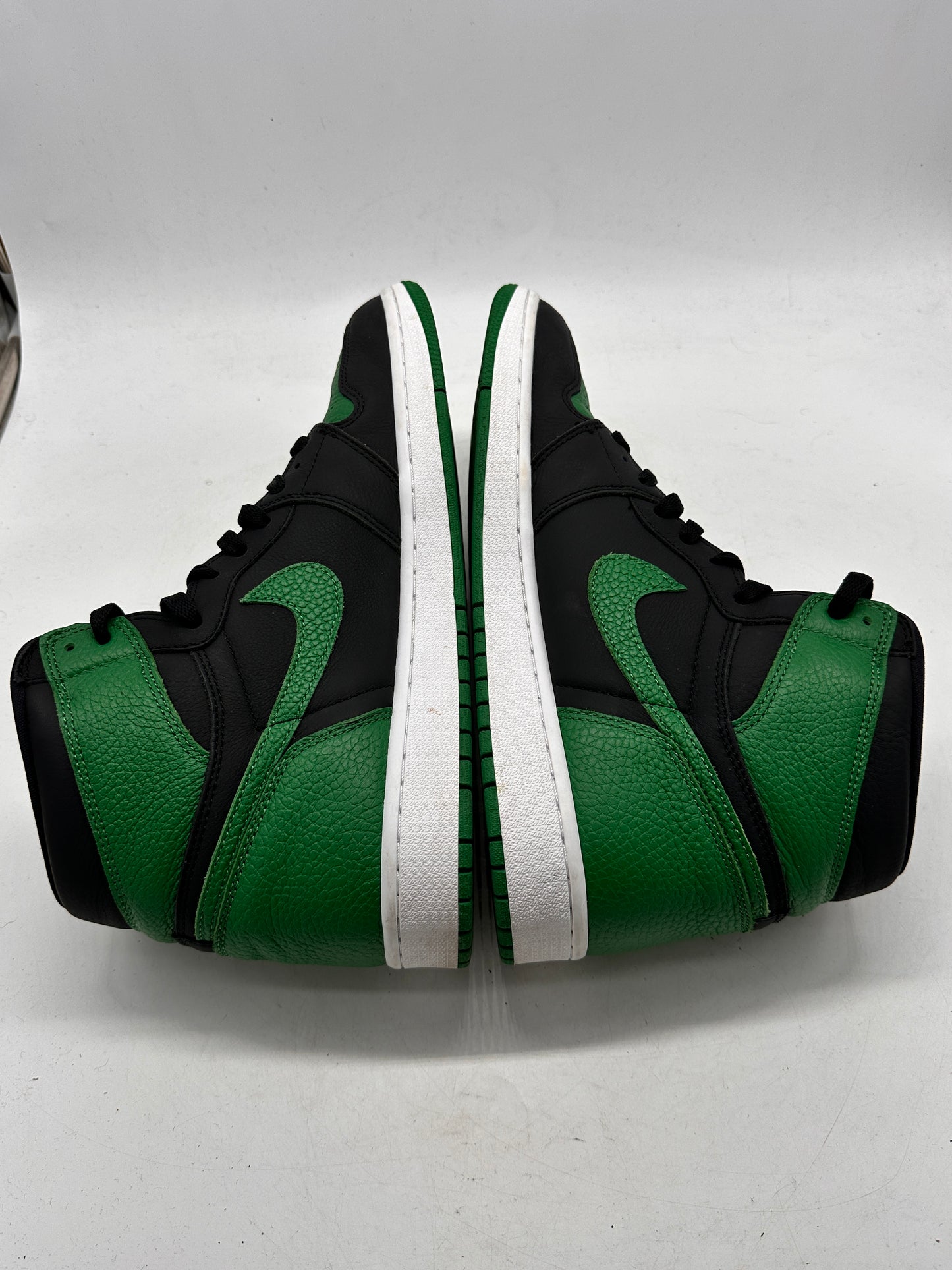 Preowned Jordan 1 Retro High Pine Green Black Sz 12M/13.5W 555088-030