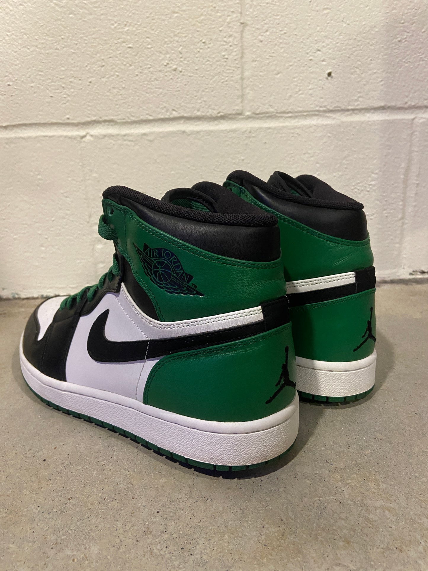 Preowned Jordan 1 Retro Defining Moments Celtics (DMP) Sz 10M/11.5W