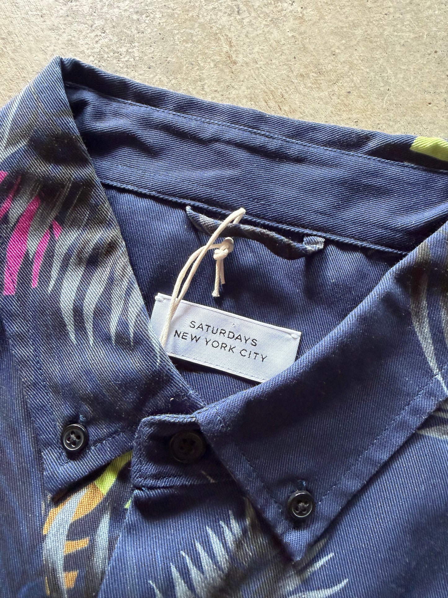 Saturday New York City Button Up Shirt Sz L