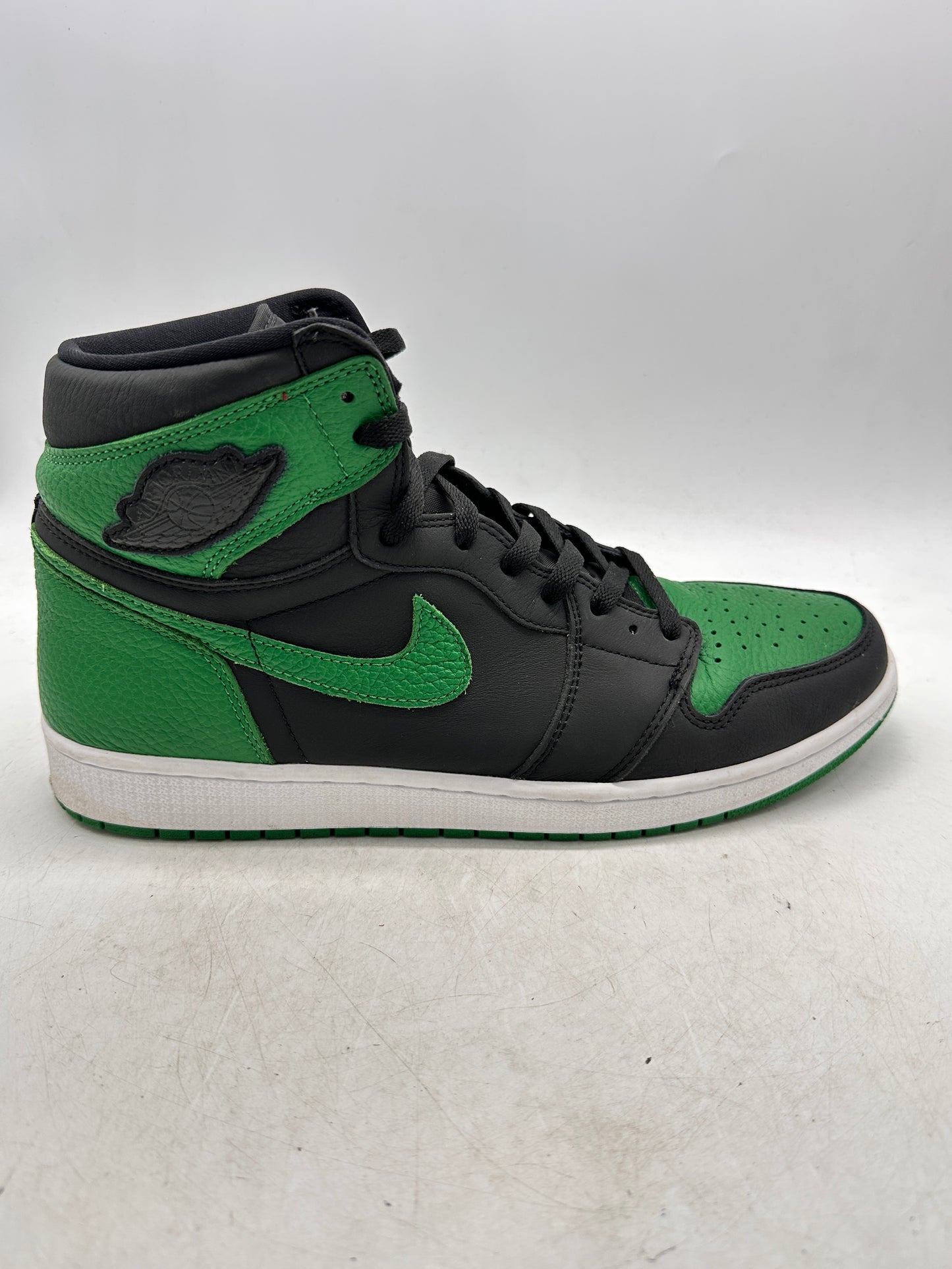 Preowned Jordan 1 Retro High Pine Green Black Sz 12M/13.5W 555088-030