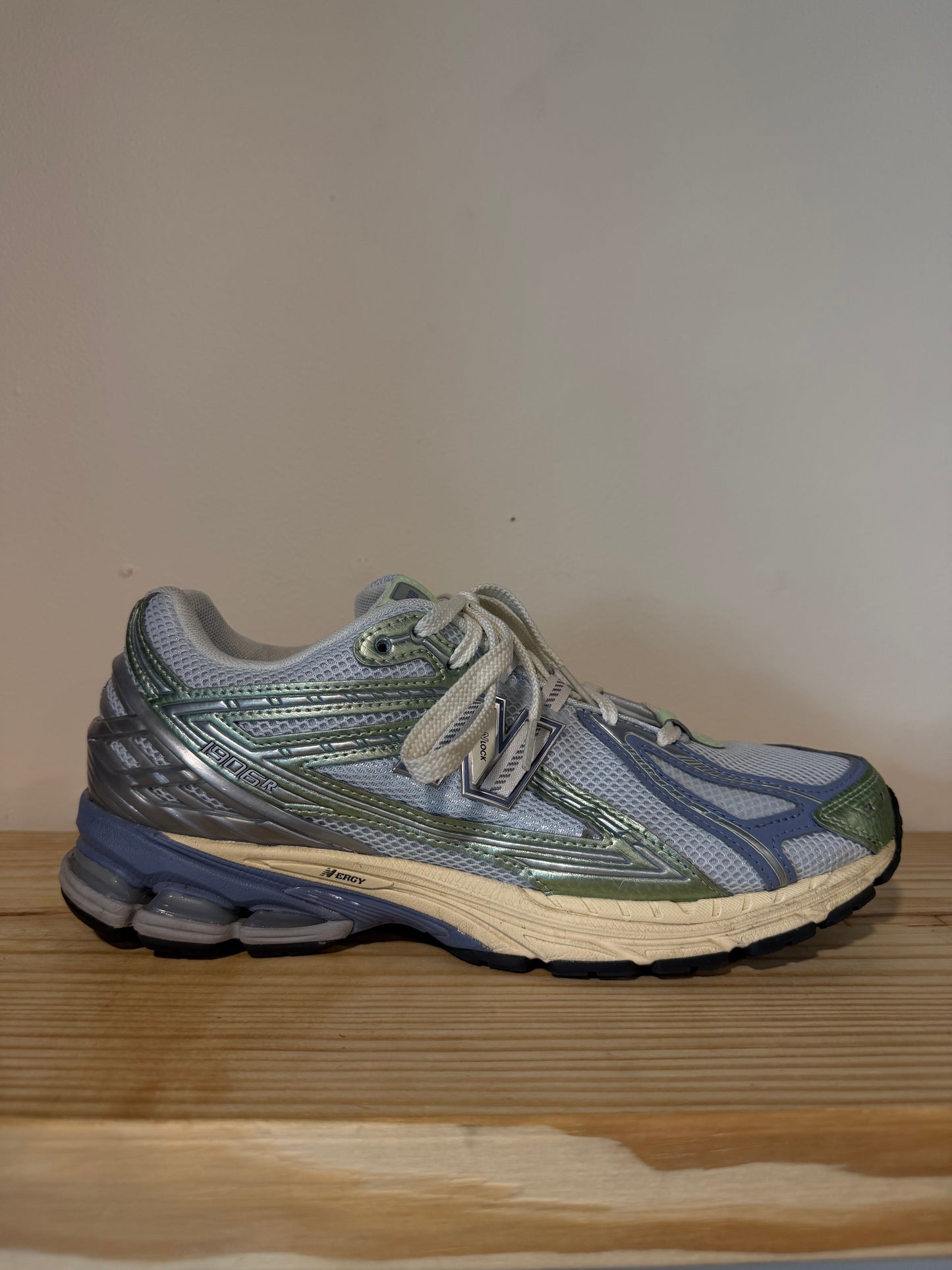 Preowned New Balance 1906R Ice Blue Melon Water Sz 11M/12.5W