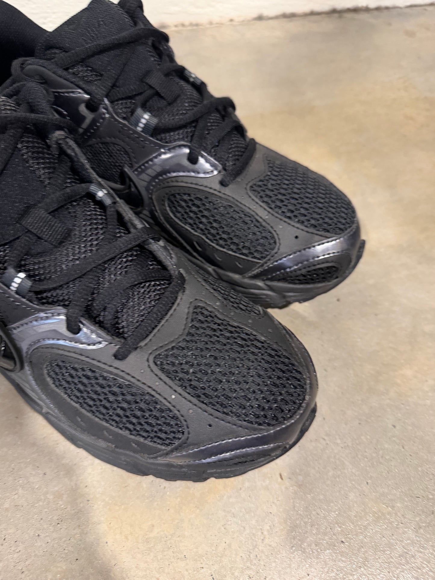 Preowned Nike V5 RNR Black Anthracite Sz 8.5M/10W