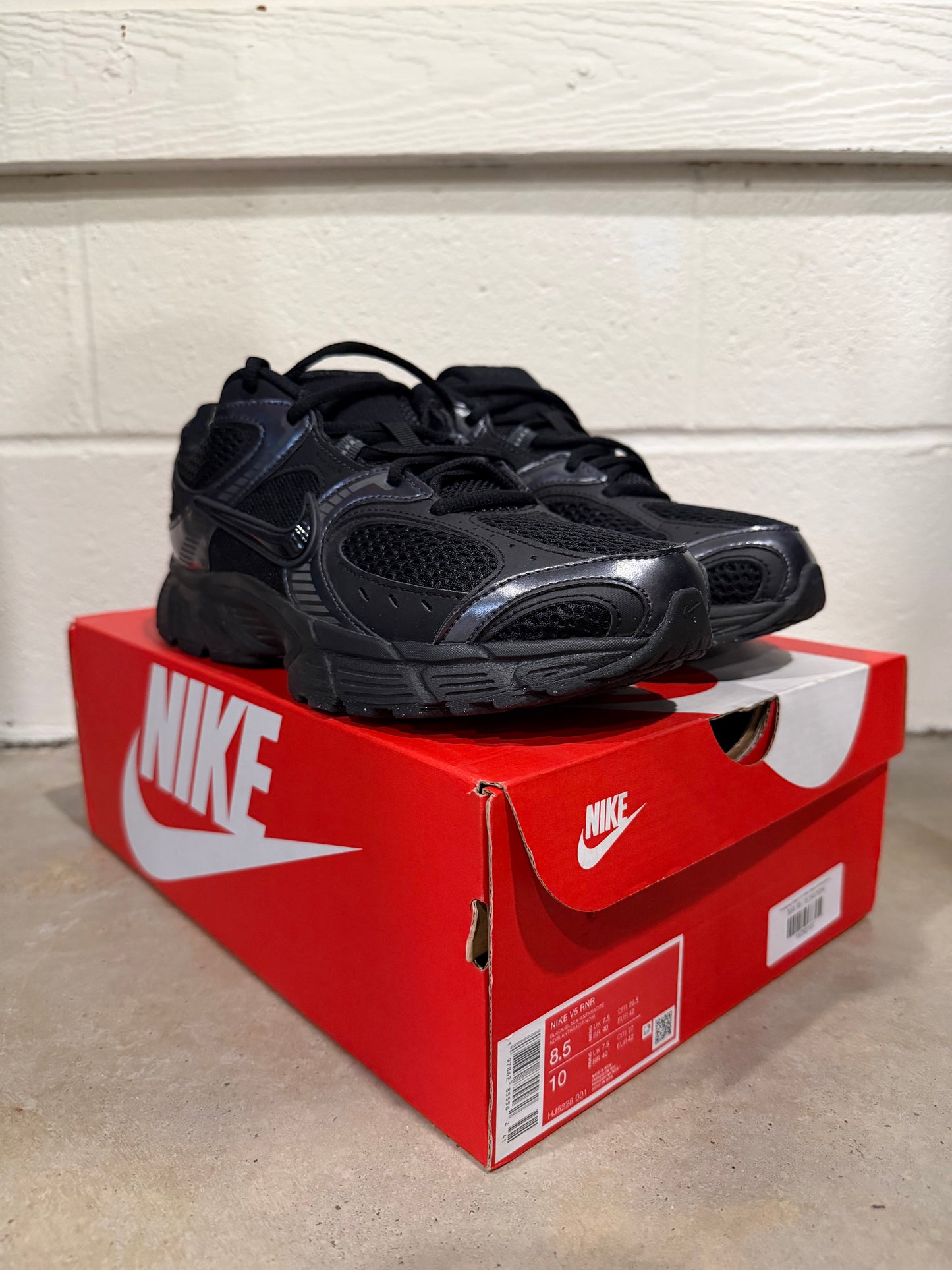 Preowned Nike V5 RNR Black Anthracite Sz 8.5M/10W