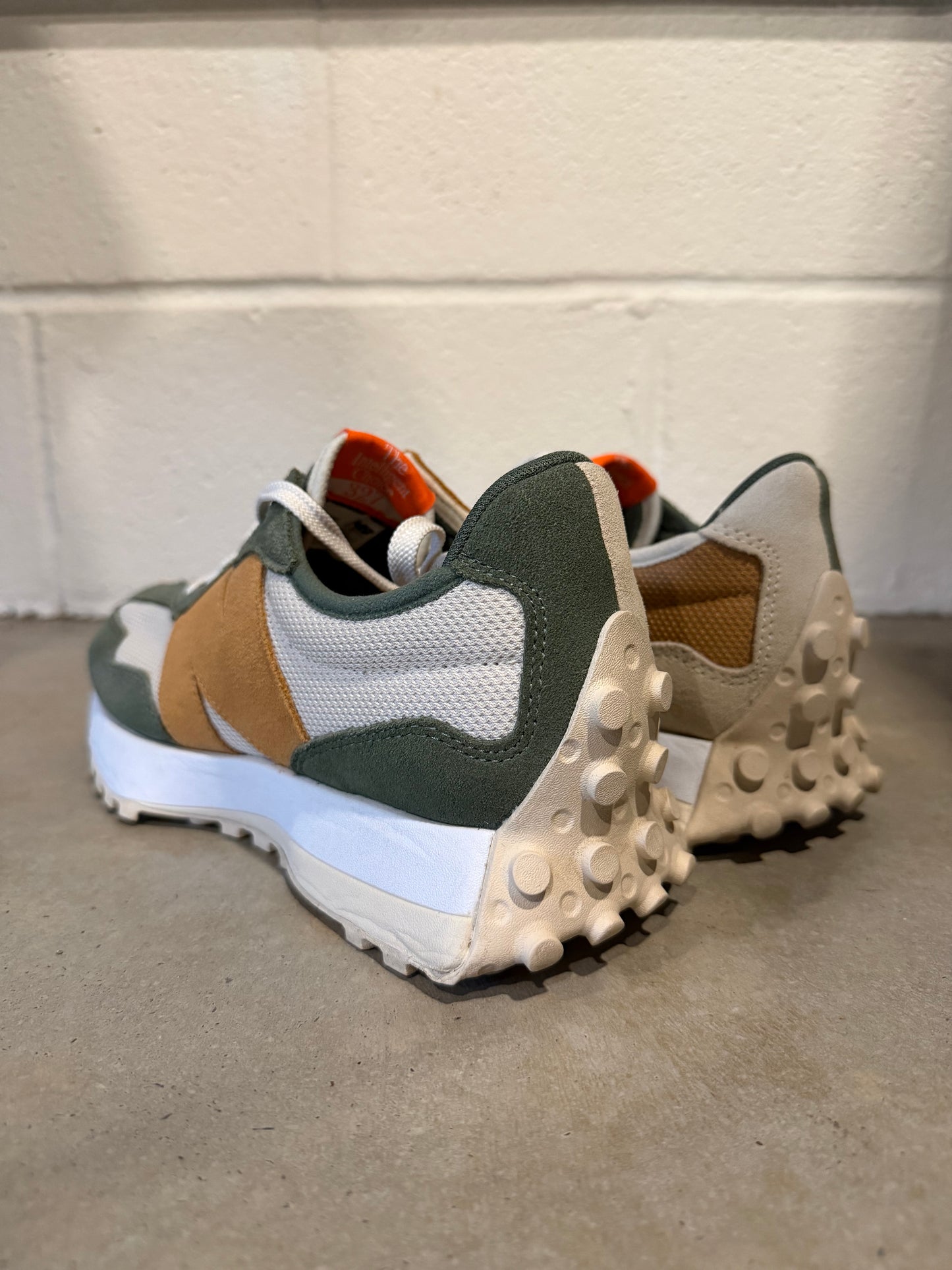 Preowned New Balance Todd Snyder 327 Farmer’s Market Wheat Size 9M/10.5W