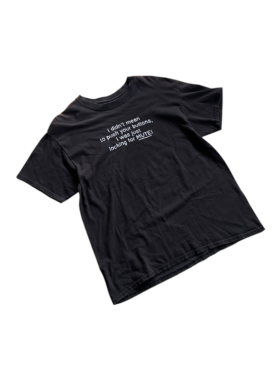 Y2K "Mute Button" Text Tee Sz M