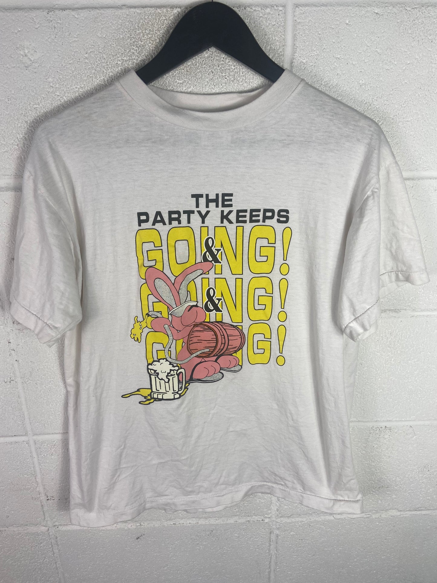 VTG Party Keeps Going Beer Energizer Bunny Tee Sz L