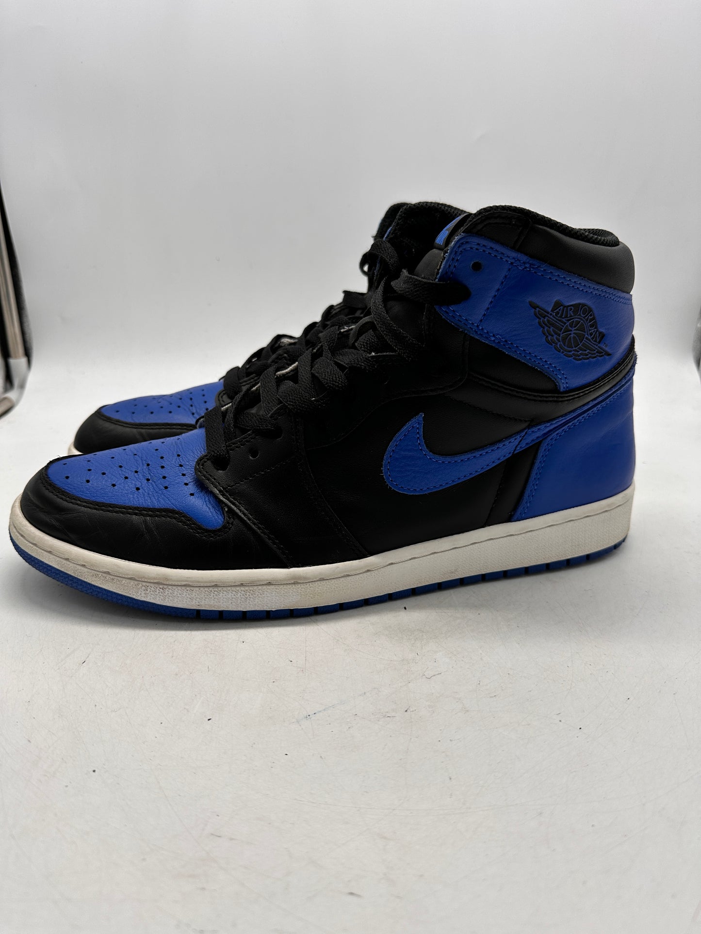 Preowned Jordan 1 Retro Royal (2017) Sz 12M/13.5W 555088-007