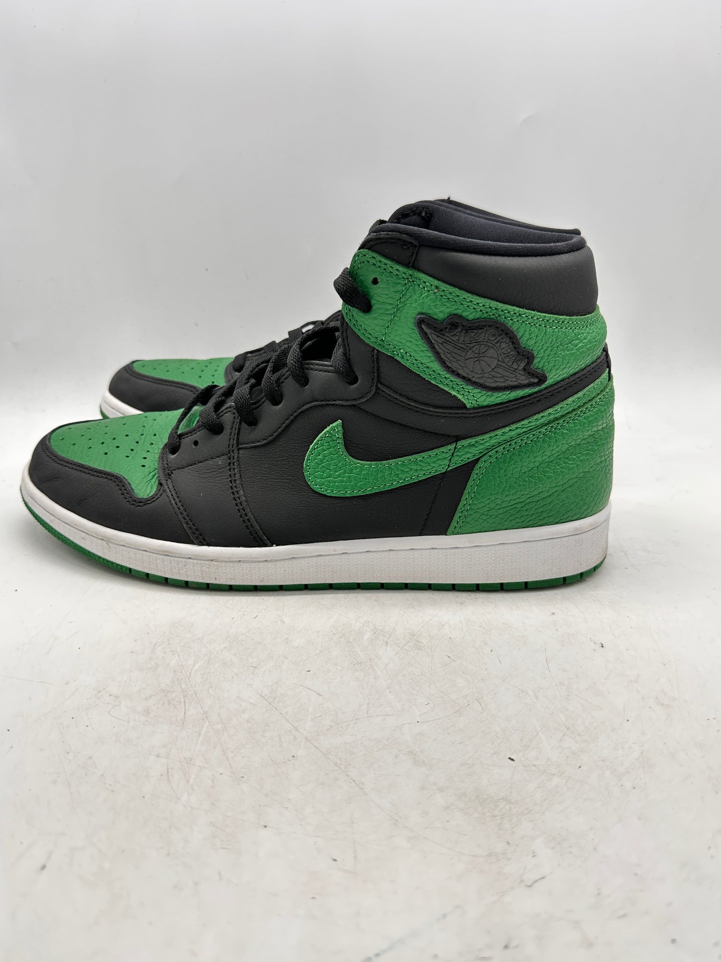 Preowned Jordan 1 Retro High Pine Green Black Sz 12M/13.5W 555088-030