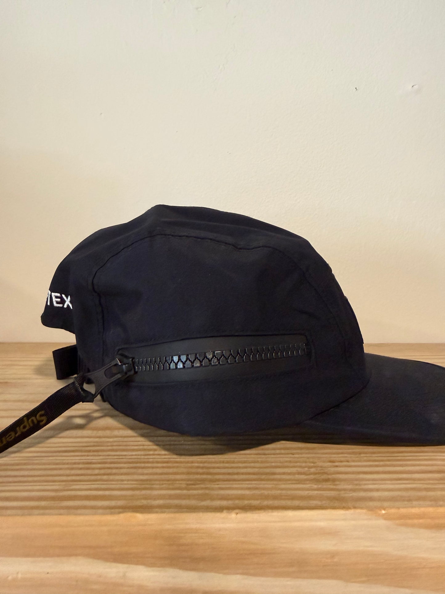 Supreme Gore-Tex Zip Pocket Camp Black 2025 Cap
