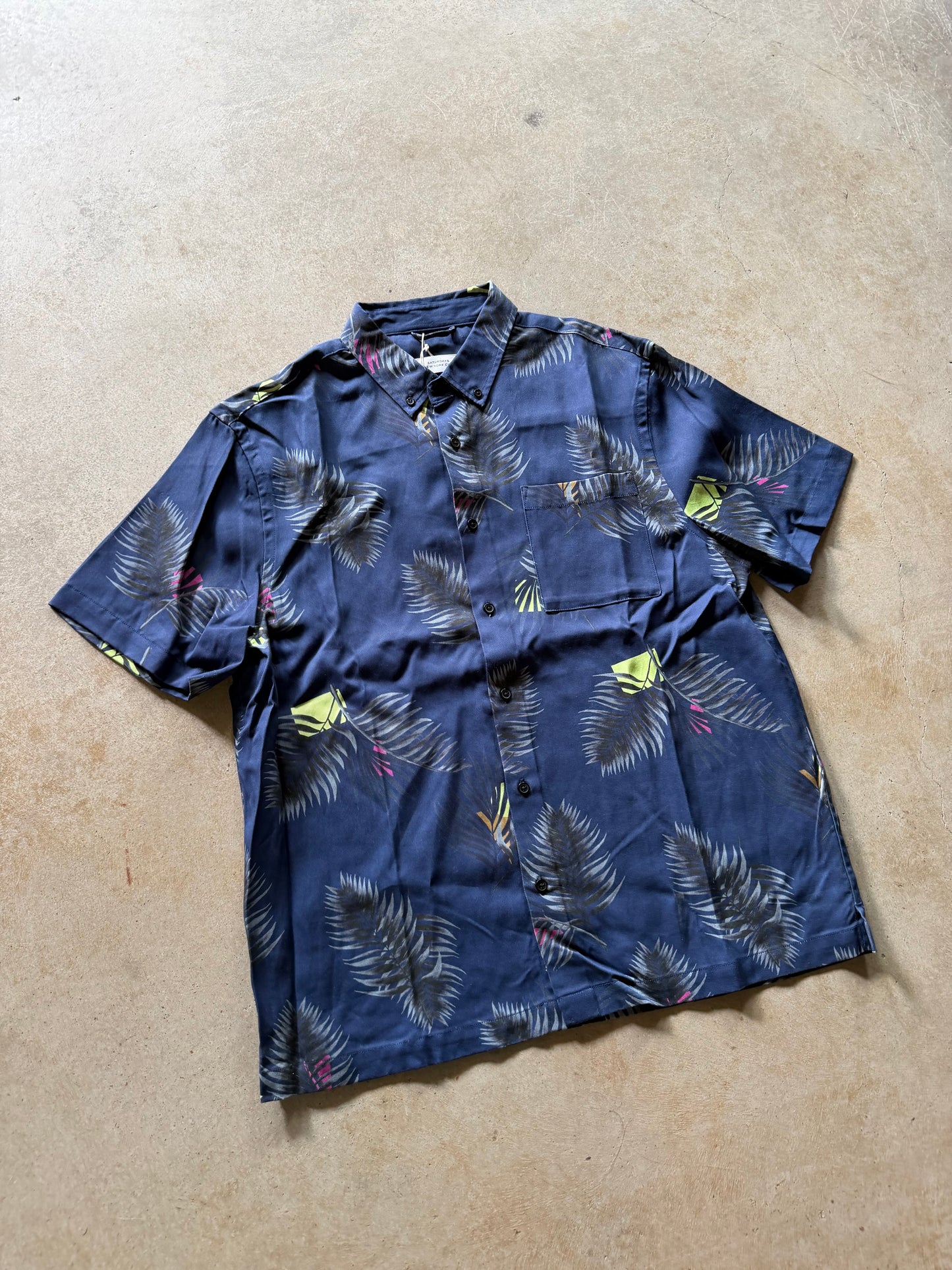 Saturday New York City Button Up Shirt Sz L