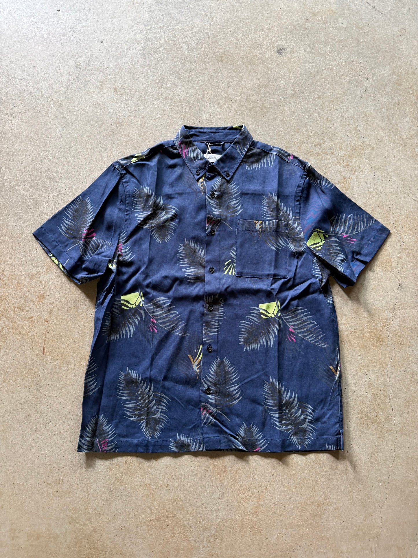 Saturday New York City Button Up Shirt Sz L