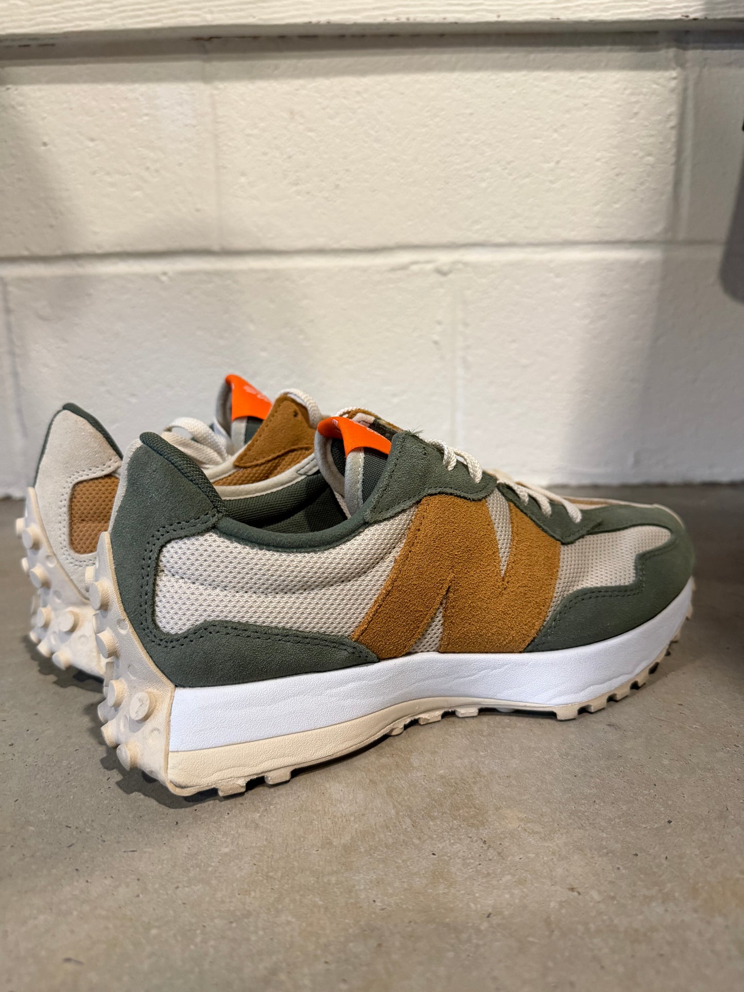 Preowned New Balance Todd Snyder 327 Farmer’s Market Wheat Size 9M/10.5W