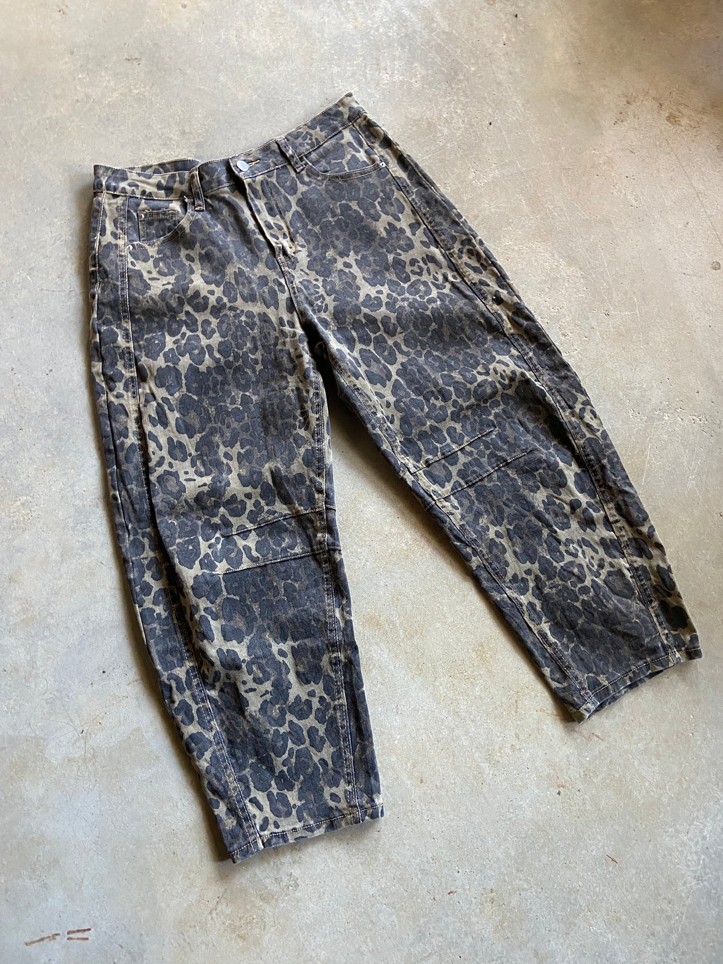 Leopard Denim Style Barrel Pants Sz 34x25