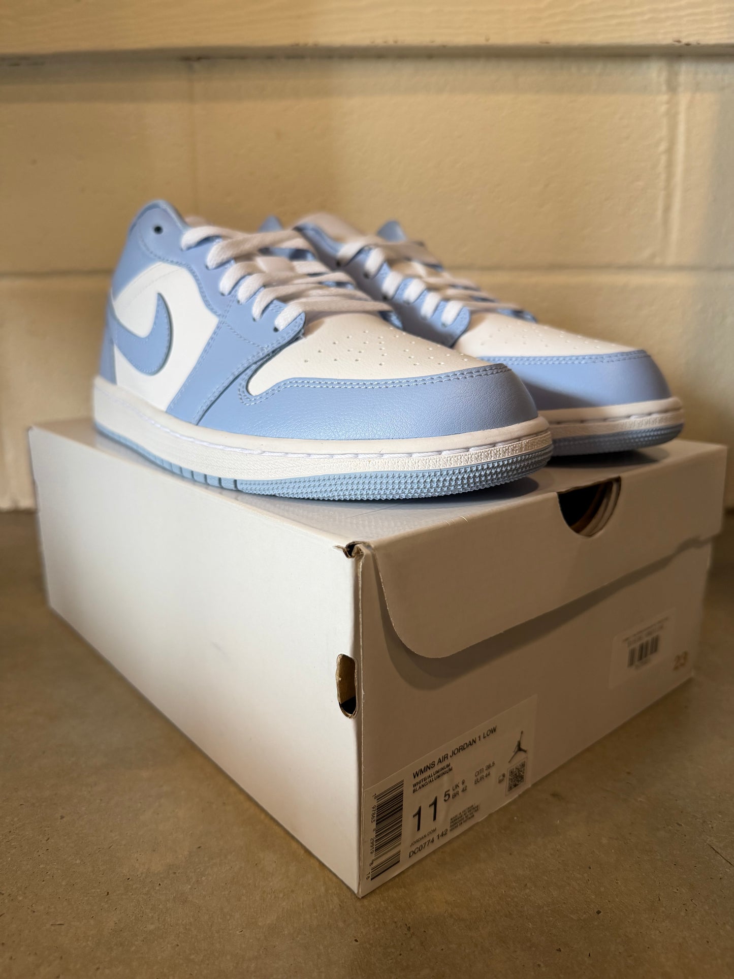 Jordan 1 Low White Aluminum Sz 10M/11.5W  DC0774-142