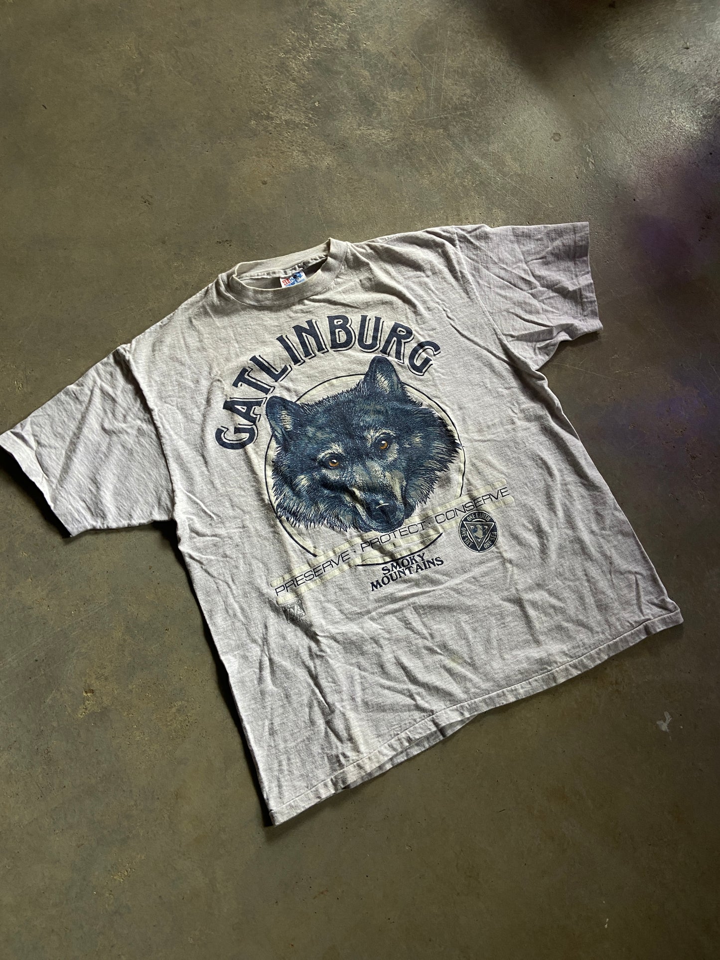 VTG Gatlinburg Wolf Conservation Tee Sz L