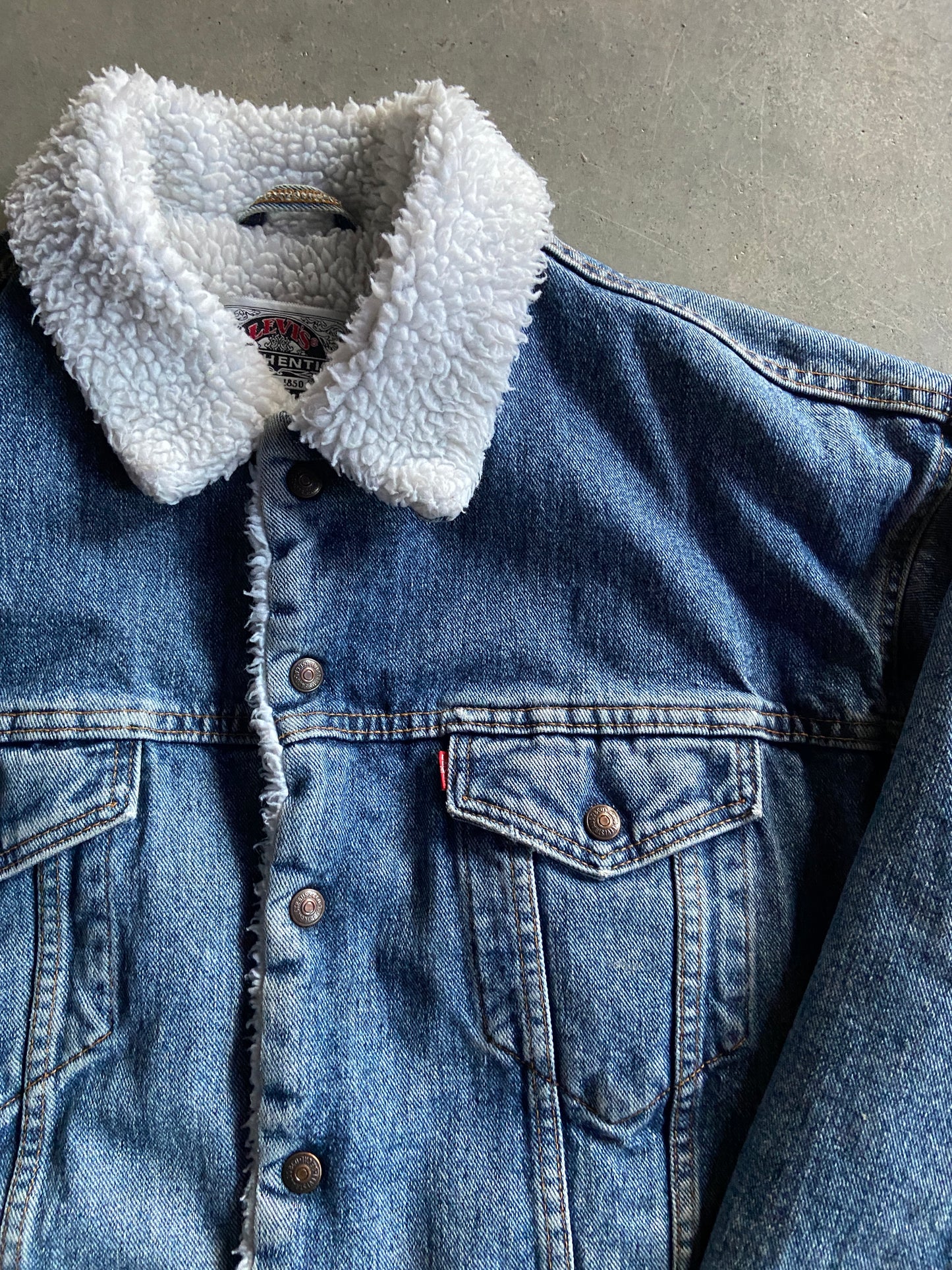 VTG Levi's Authentic Sherpa Denim Jacket Sz L
