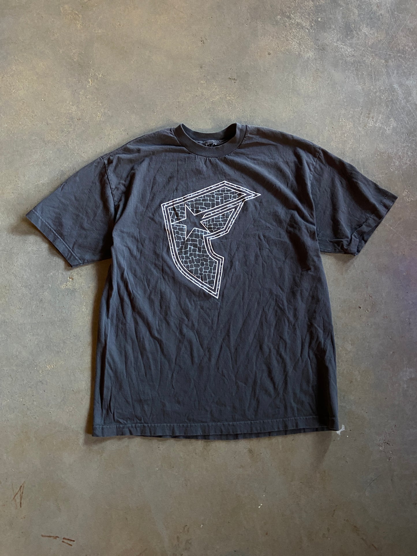 Y2K Famous Stars and Straps Tee Sz L