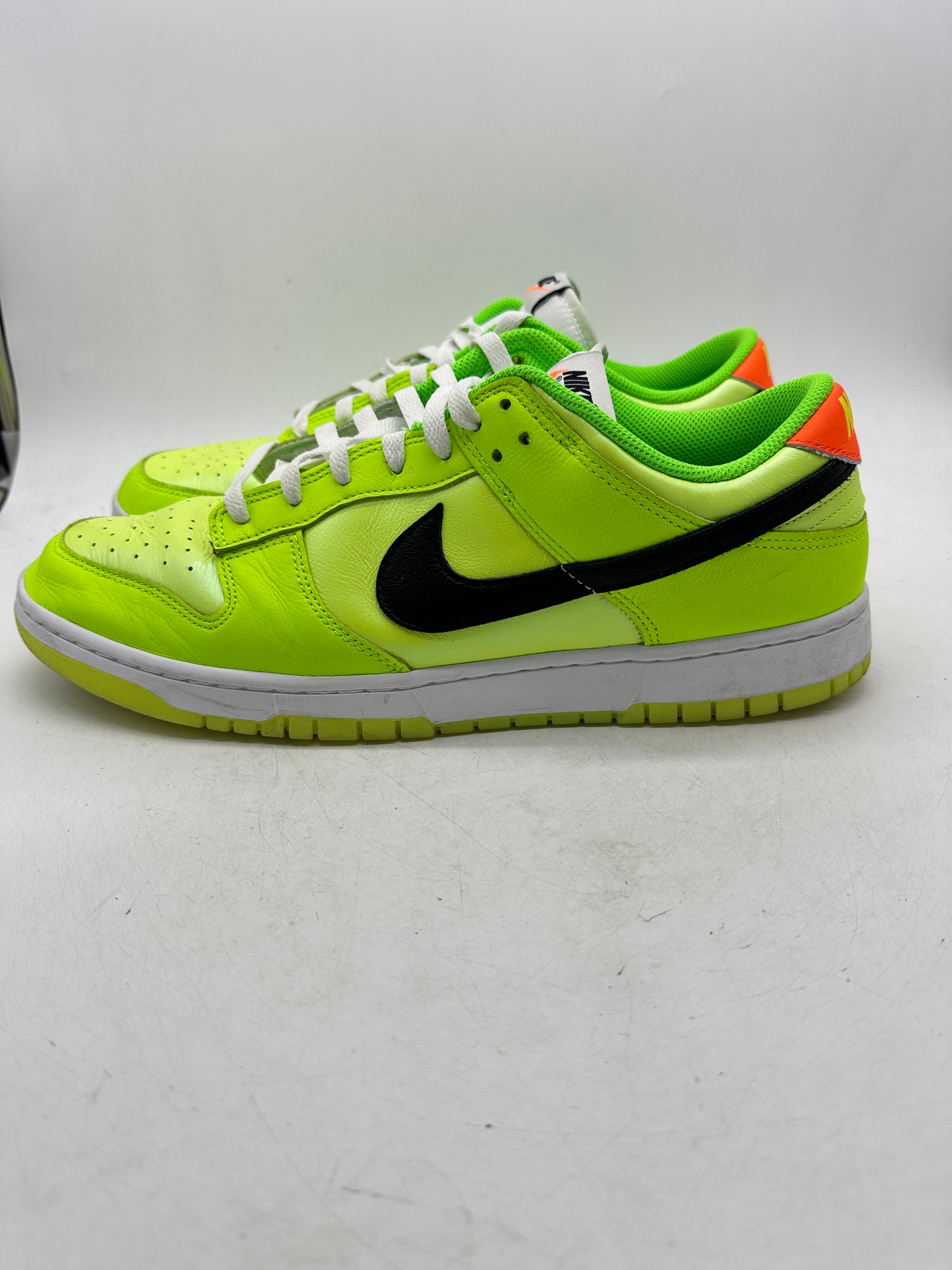 Preowned Nike Dunk Low SE Splash Volt Sz 13M/14.5W FJ4610-702