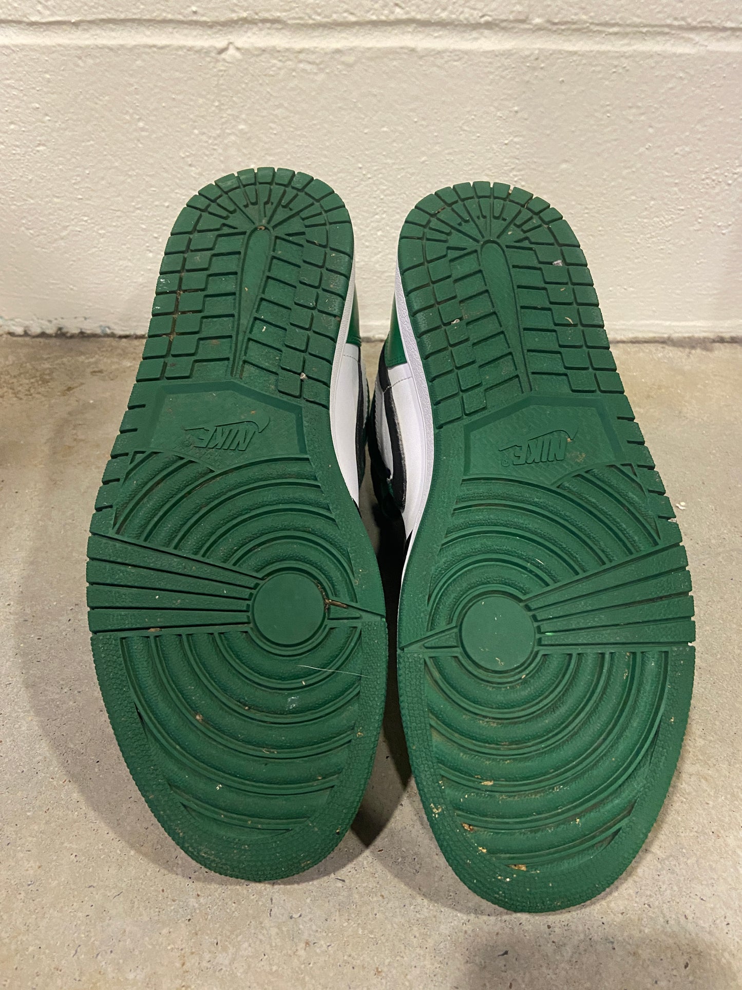 Preowned Jordan 1 Retro Defining Moments Celtics (DMP) Sz 10M/11.5W