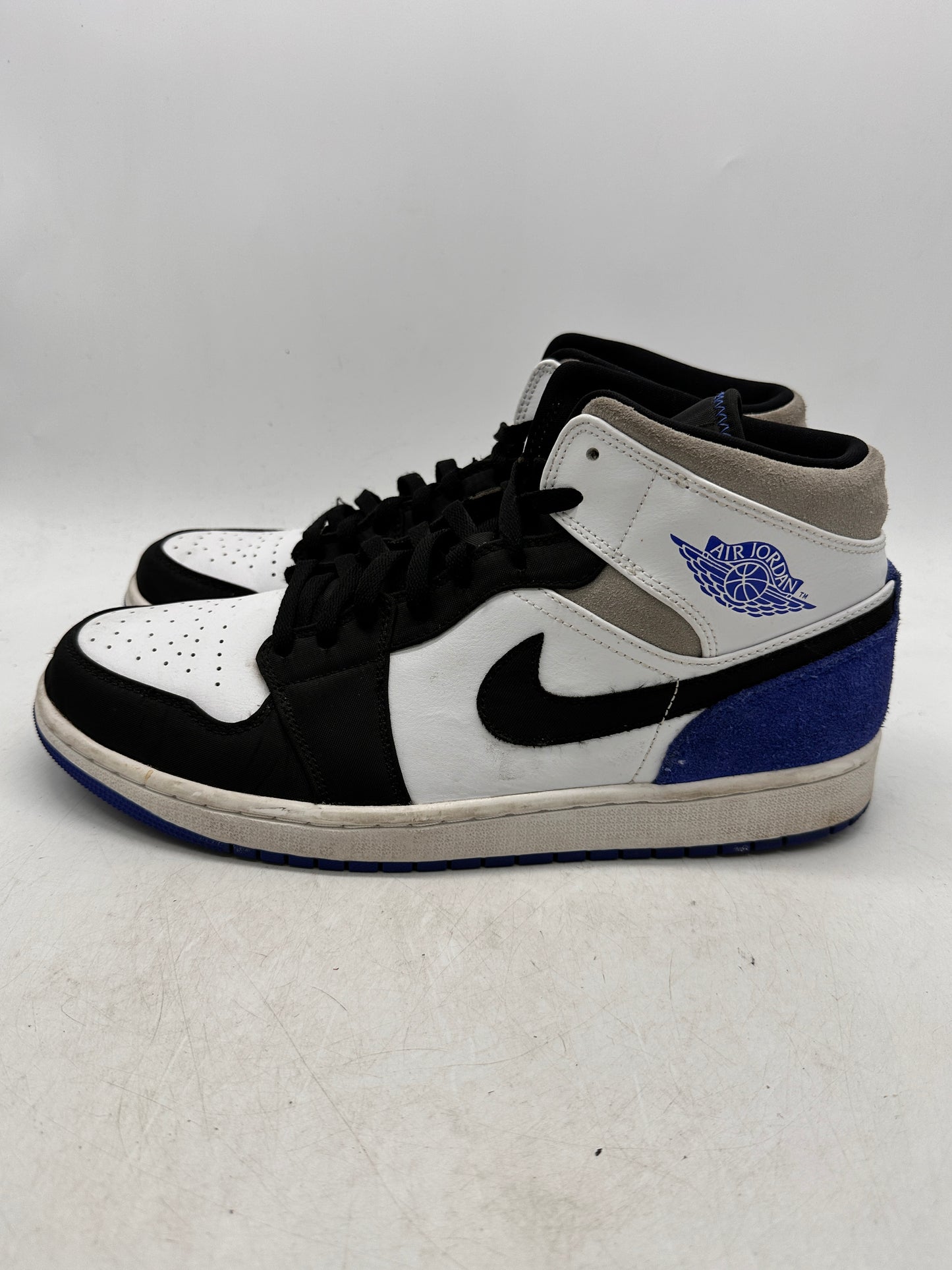 Preowned Jordan 1 Mid SE Royal Black Toe Sz 11M/12.5W 852542-102