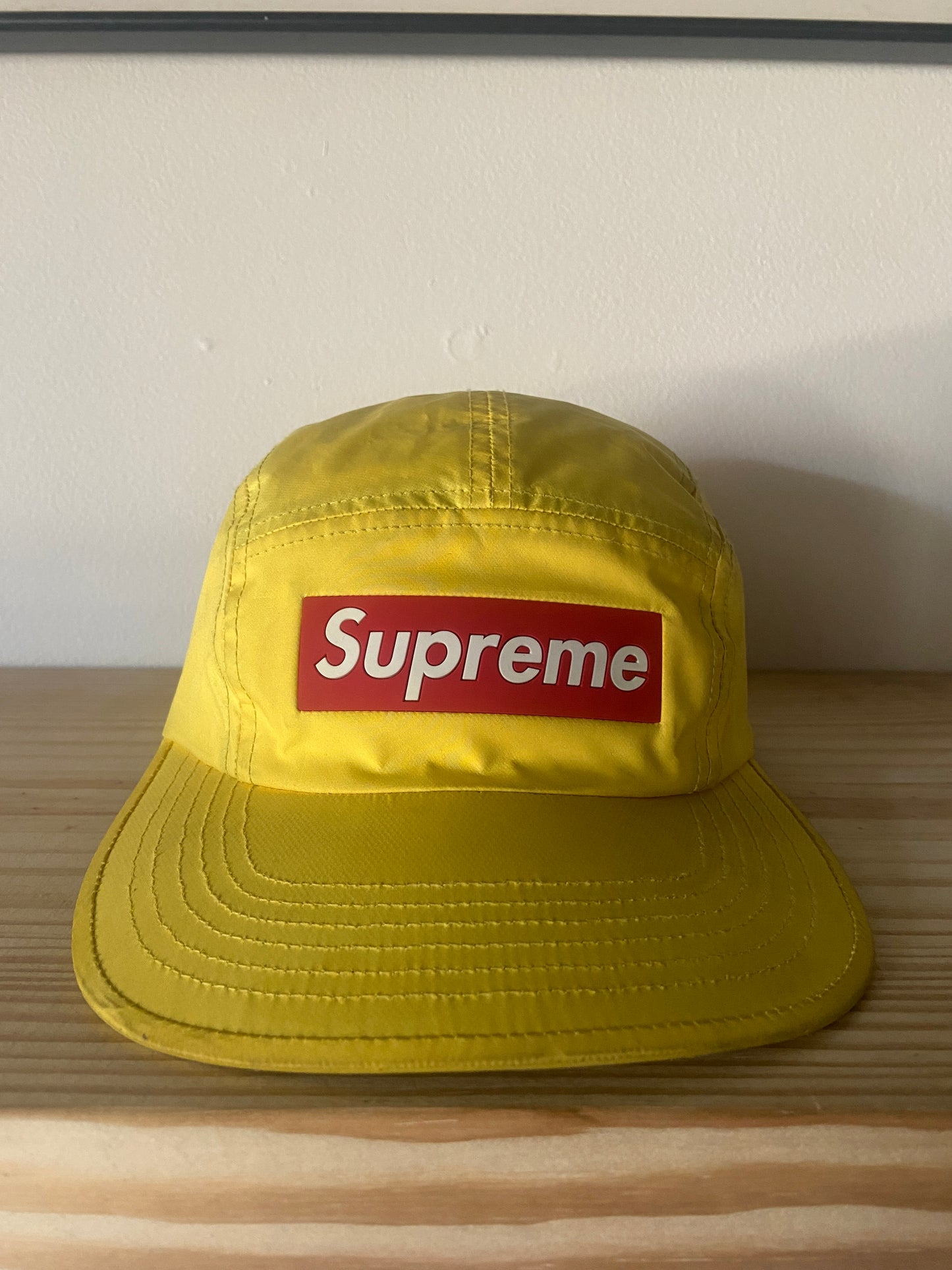 FW20 Supreme inset logo Camp Cap “Yellow”