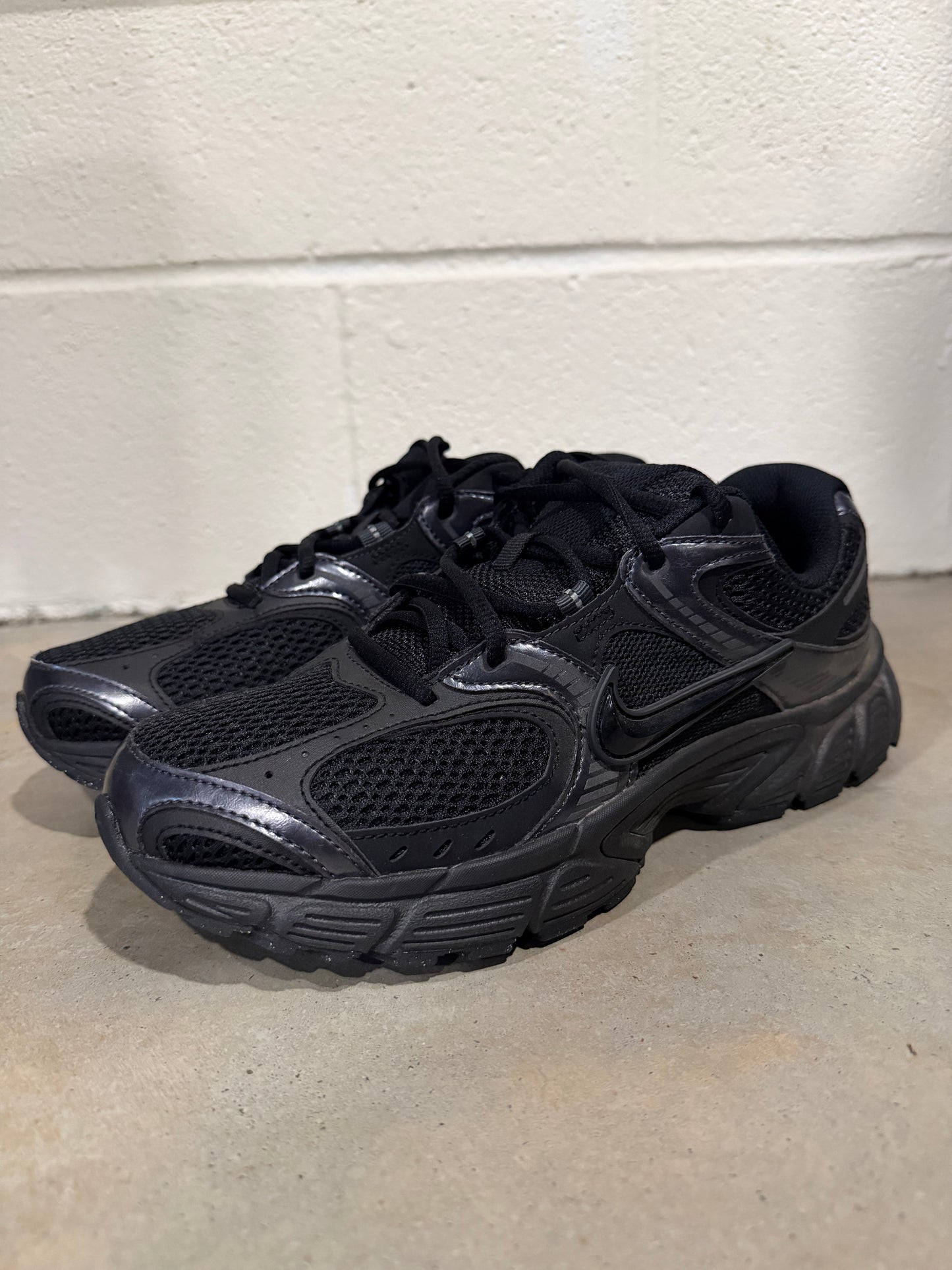 Preowned Nike V5 RNR Black Anthracite Sz 8.5M/10W