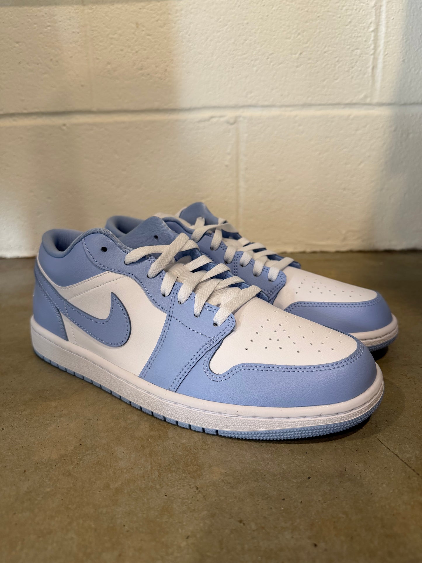 Jordan 1 Low White Aluminum Sz 10M/11.5W  DC0774-142