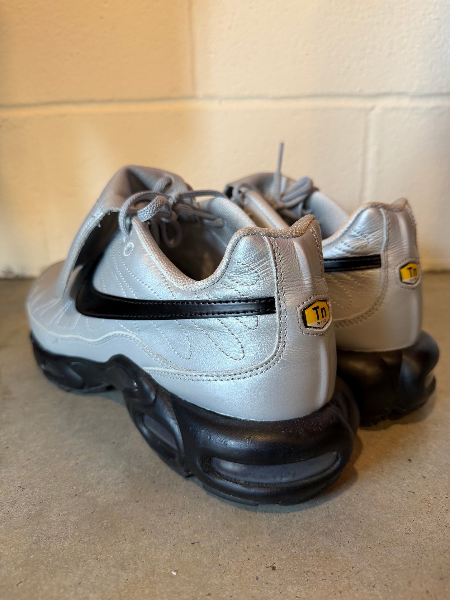 Preowned Nike Air Max Plus Shoes Wolf Gray Black HM6850-001 Sz 13M/14.5W