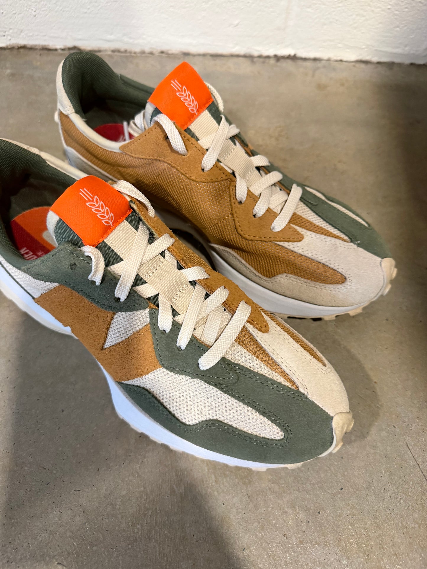 Preowned New Balance Todd Snyder 327 Farmer’s Market Wheat Size 9M/10.5W