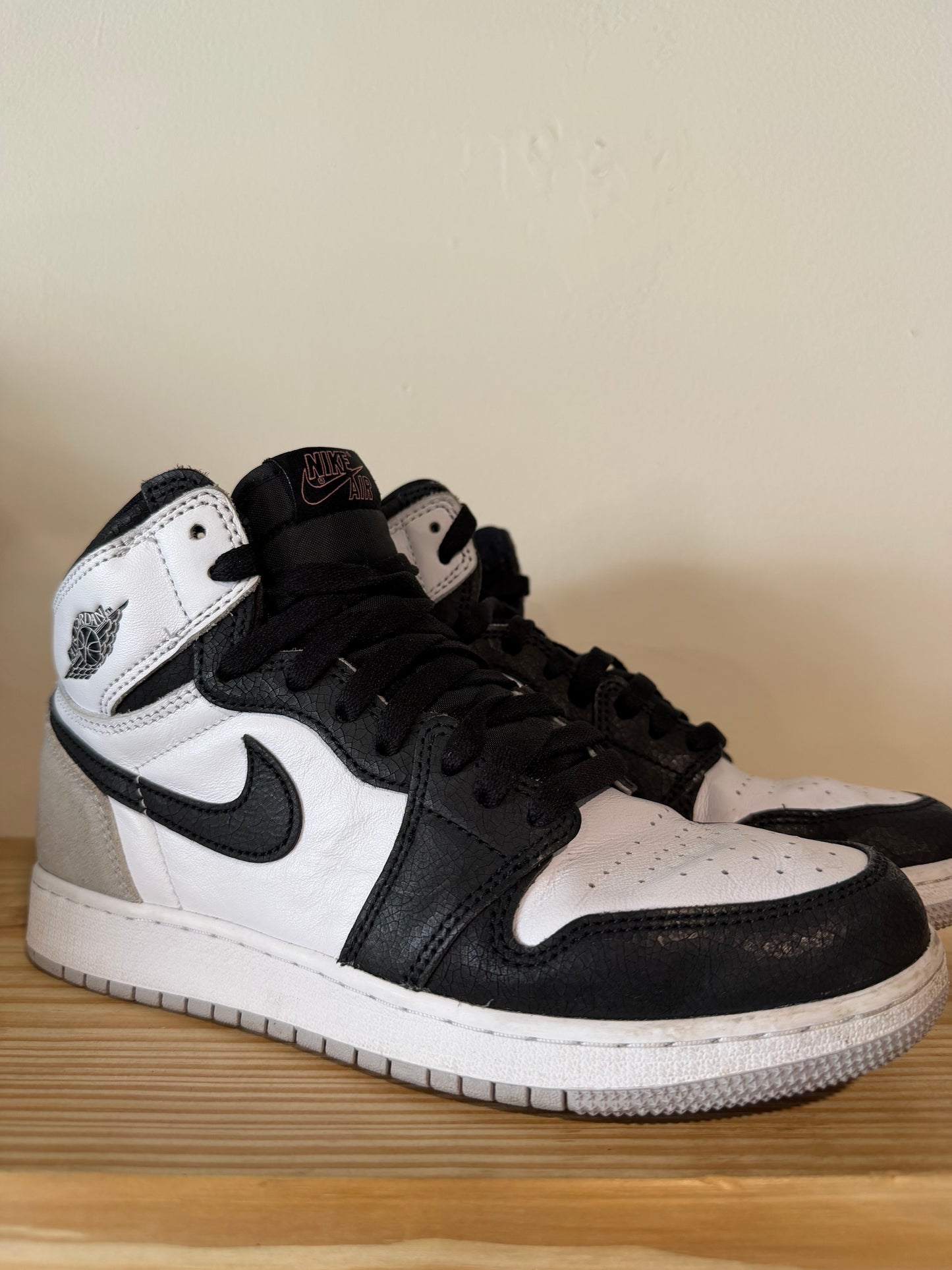 Preowned Jordan 1 Retro High OG Bleached Coral (GS) Sz 7Y/8.5W