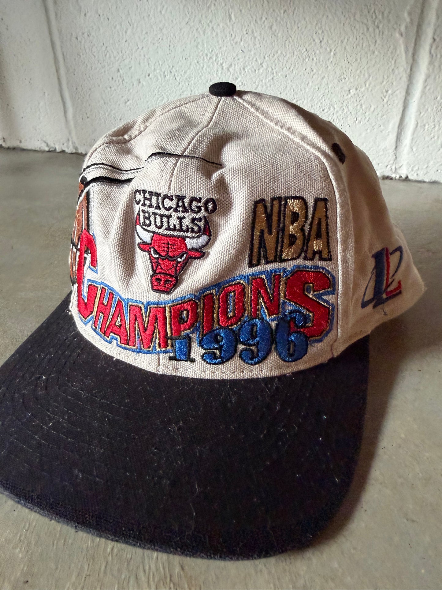 VTG Chicago Bulls 96 Championship Logo Athletic Hat