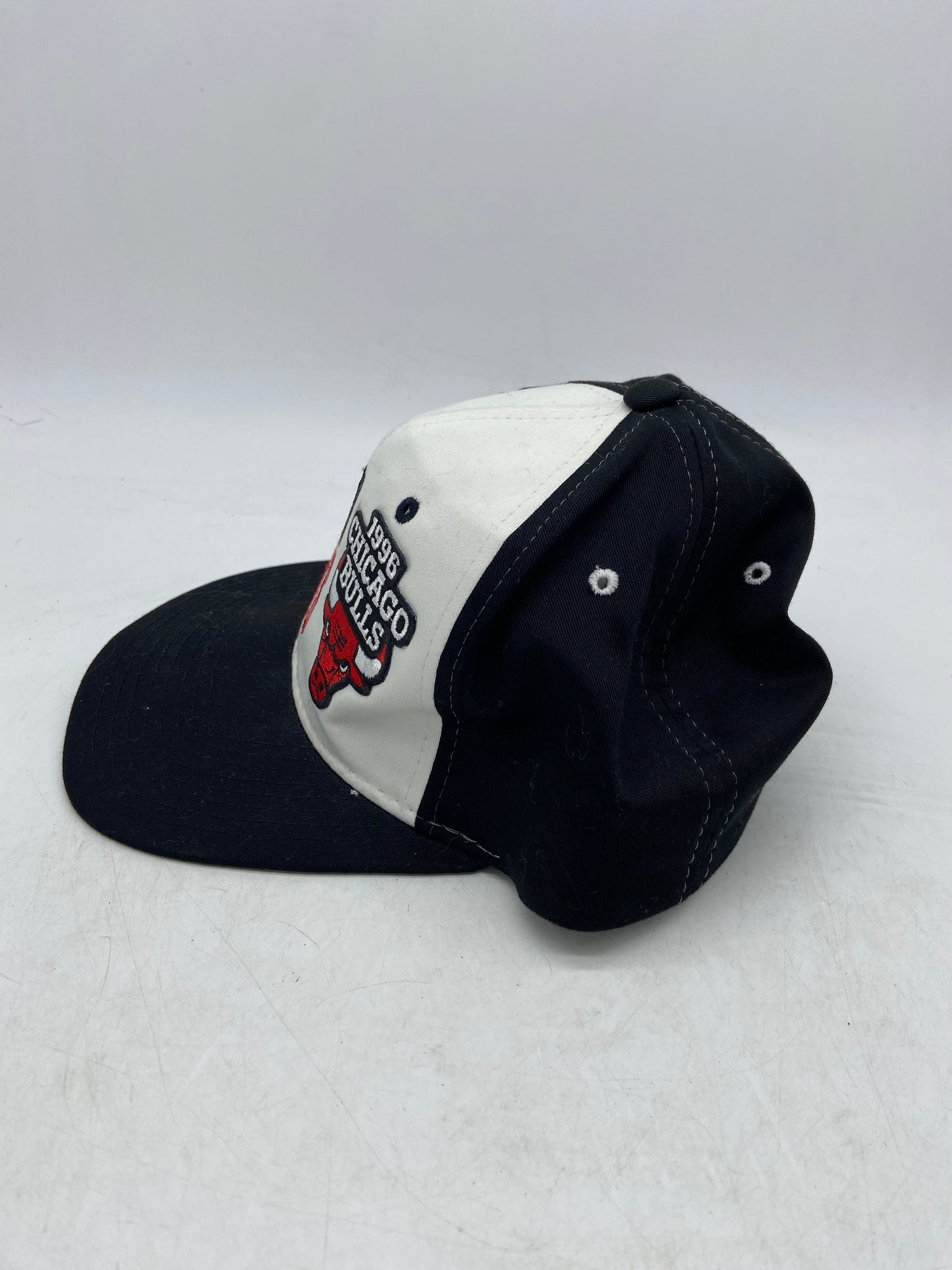 VTG Chicago Bulls 1996 World Champs Starter Snapback