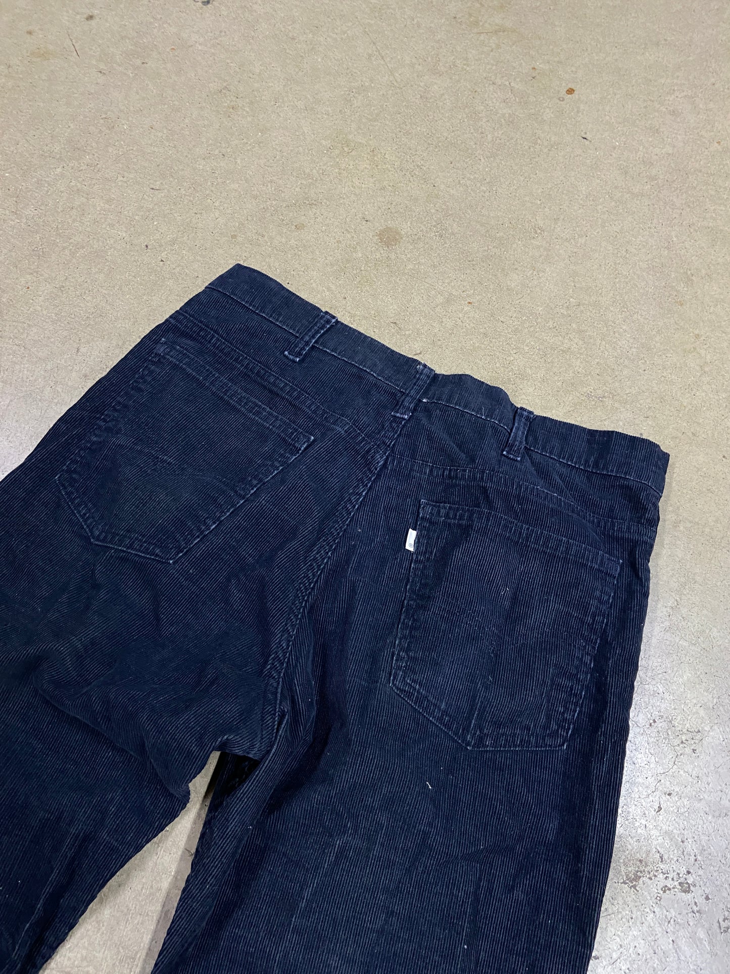 VTG Levi’s 517 Corduroy Dark Blue Pants Sz 36x32