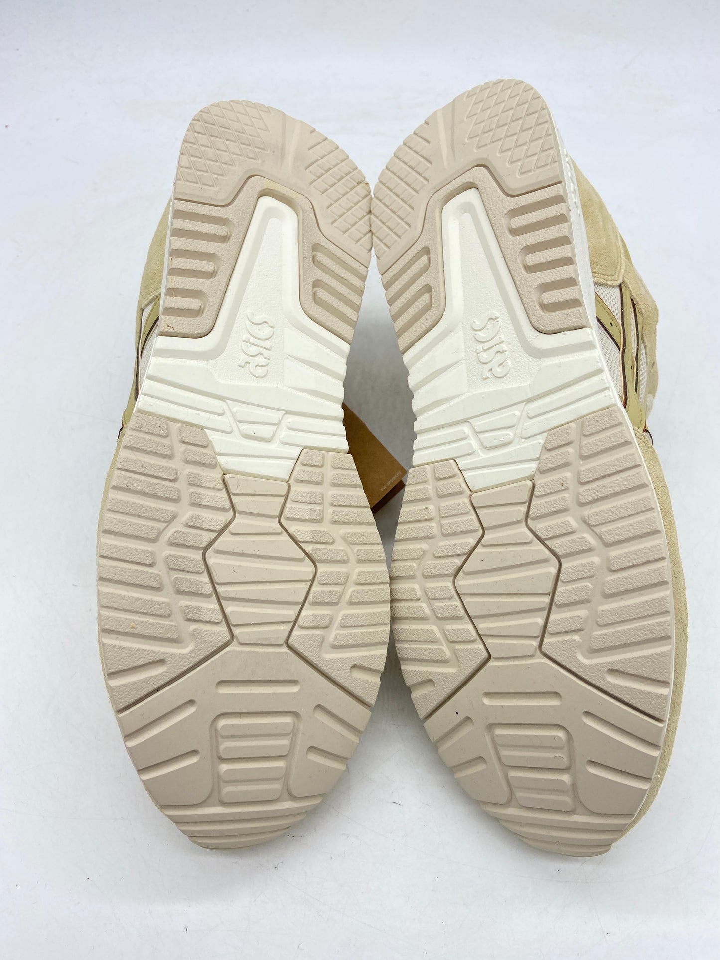 Preowned Asics Gel Lyte Classis "Sand/Sand" Sz 8.5M/10W