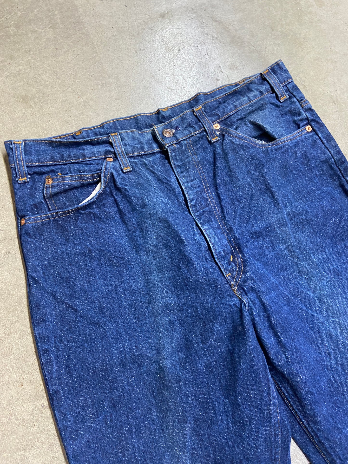 VTG Levi’s Dark Wash Denim Jeans Sz 38x30