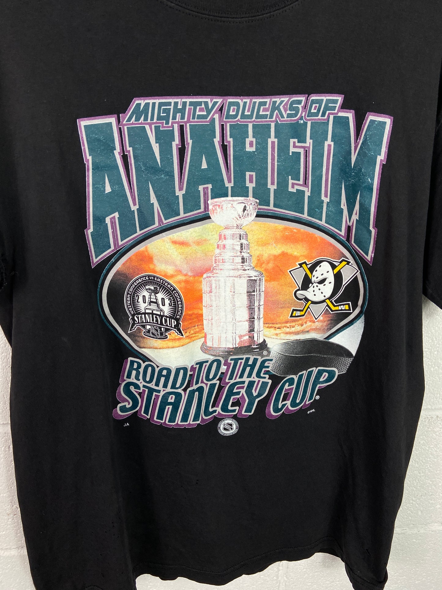 VTG Thrashed Anaheim Ducks NHL Hockey Tee Sz XL