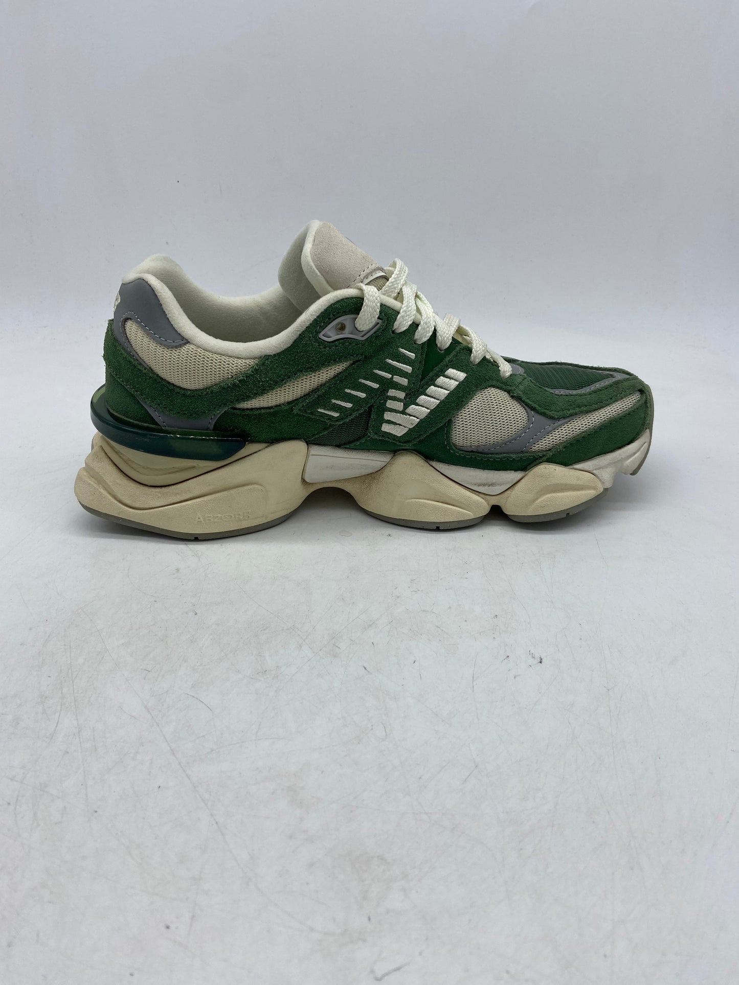 Preowned New Balance 9060 Nori Sz 6M/7.5W