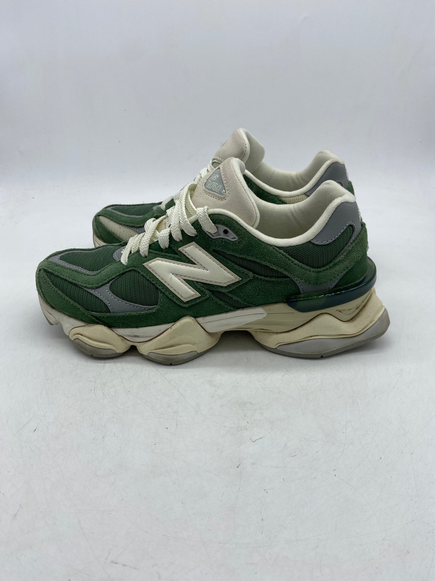 Preowned New Balance 9060 Nori Sz 6M/7.5W