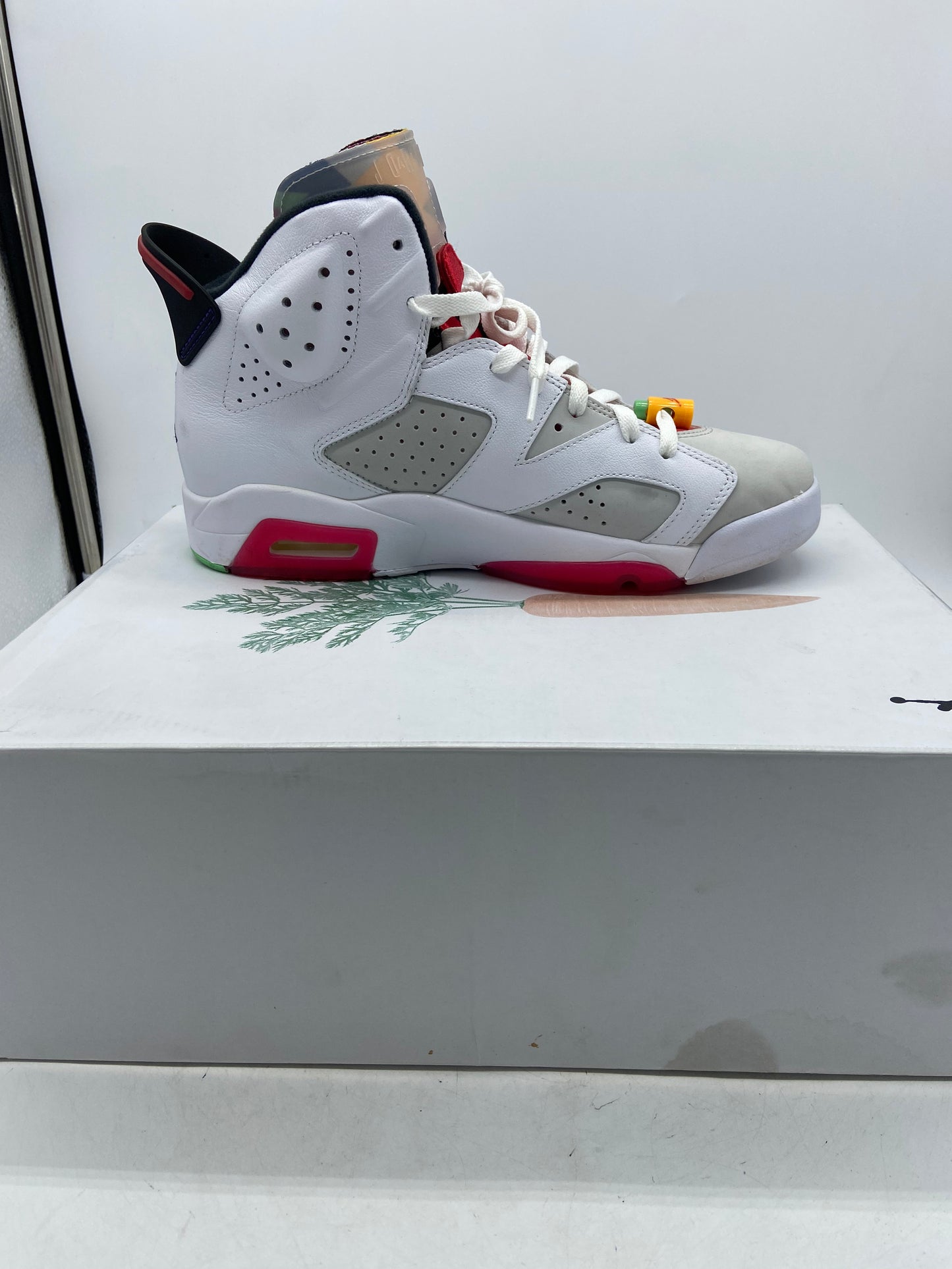 Preowned Jordan 6 Retro Hare Sz 9M/10.5W CT8529-062