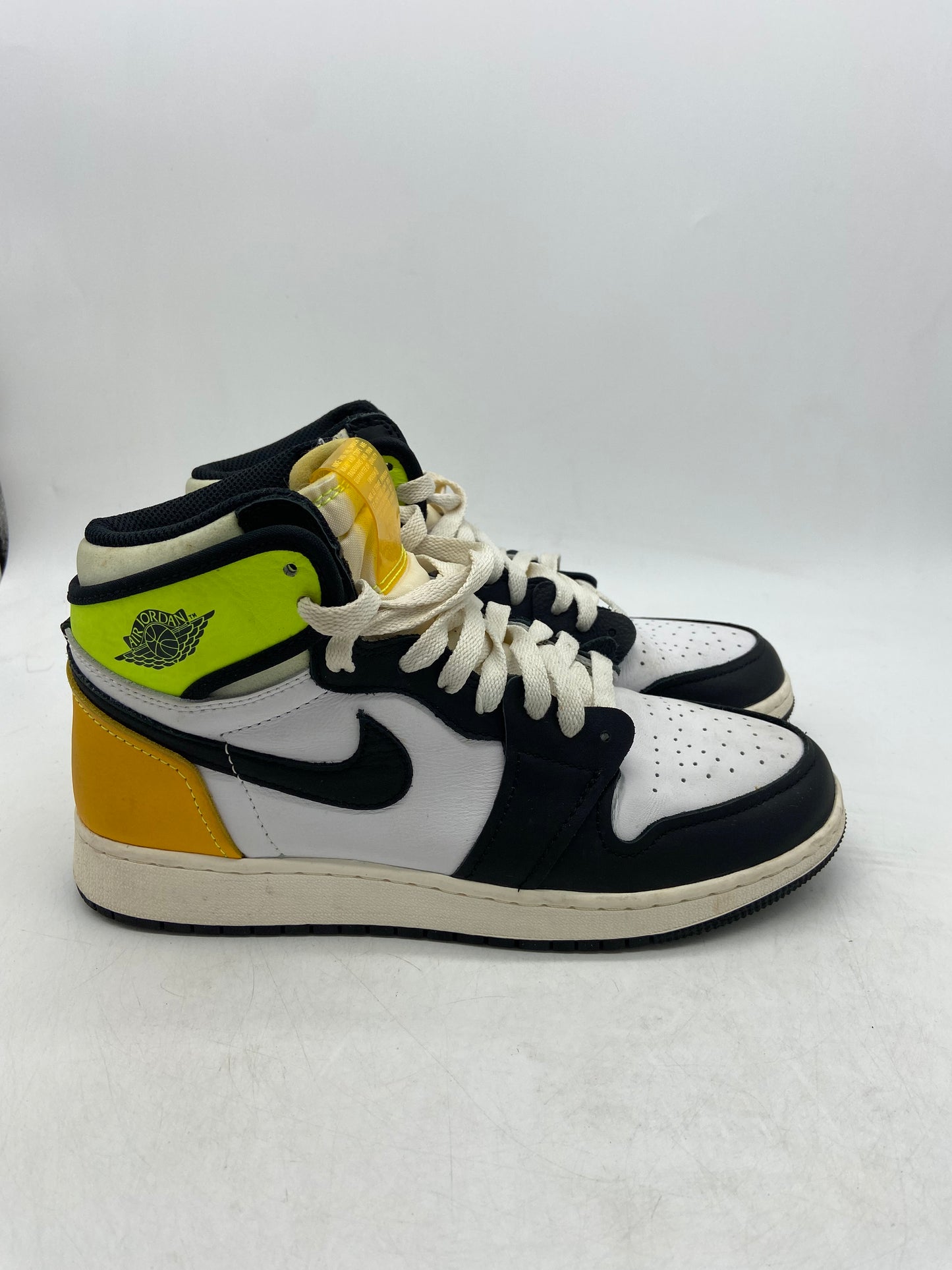 Preowned Jordan 1 Retro High White Black Volt University Gold (GS) Sz 6Y/7.5W 575441-118