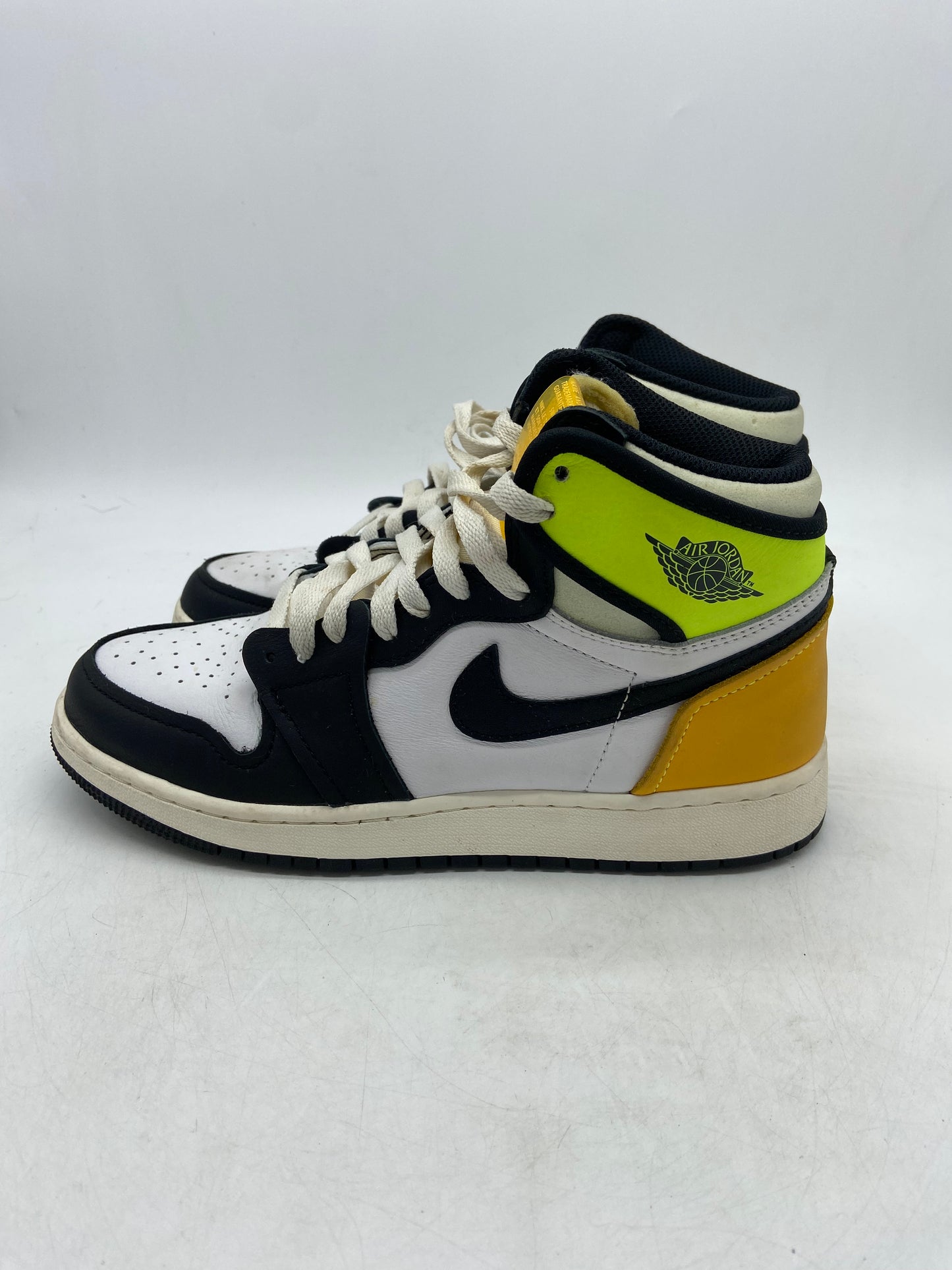 Preowned Jordan 1 Retro High White Black Volt University Gold (GS) Sz 6Y/7.5W 575441-118