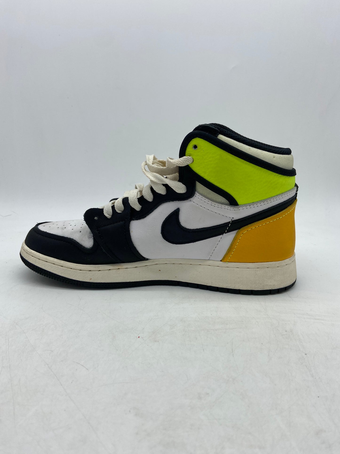 Preowned Jordan 1 Retro High White Black Volt University Gold (GS) Sz 6Y/7.5W 575441-118