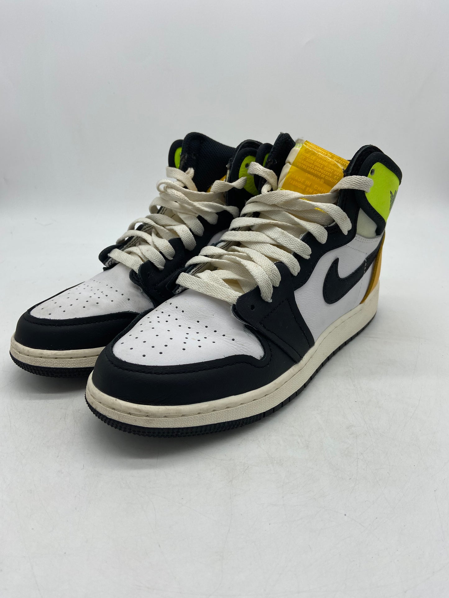 Preowned Jordan 1 Retro High White Black Volt University Gold (GS) Sz 6Y/7.5W 575441-118