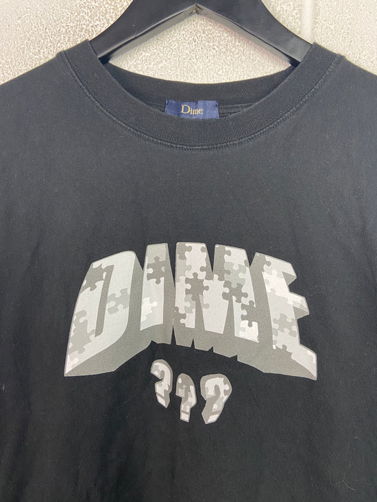 Preowned Dime Puzzle Piece Question Mark Tee Sz M