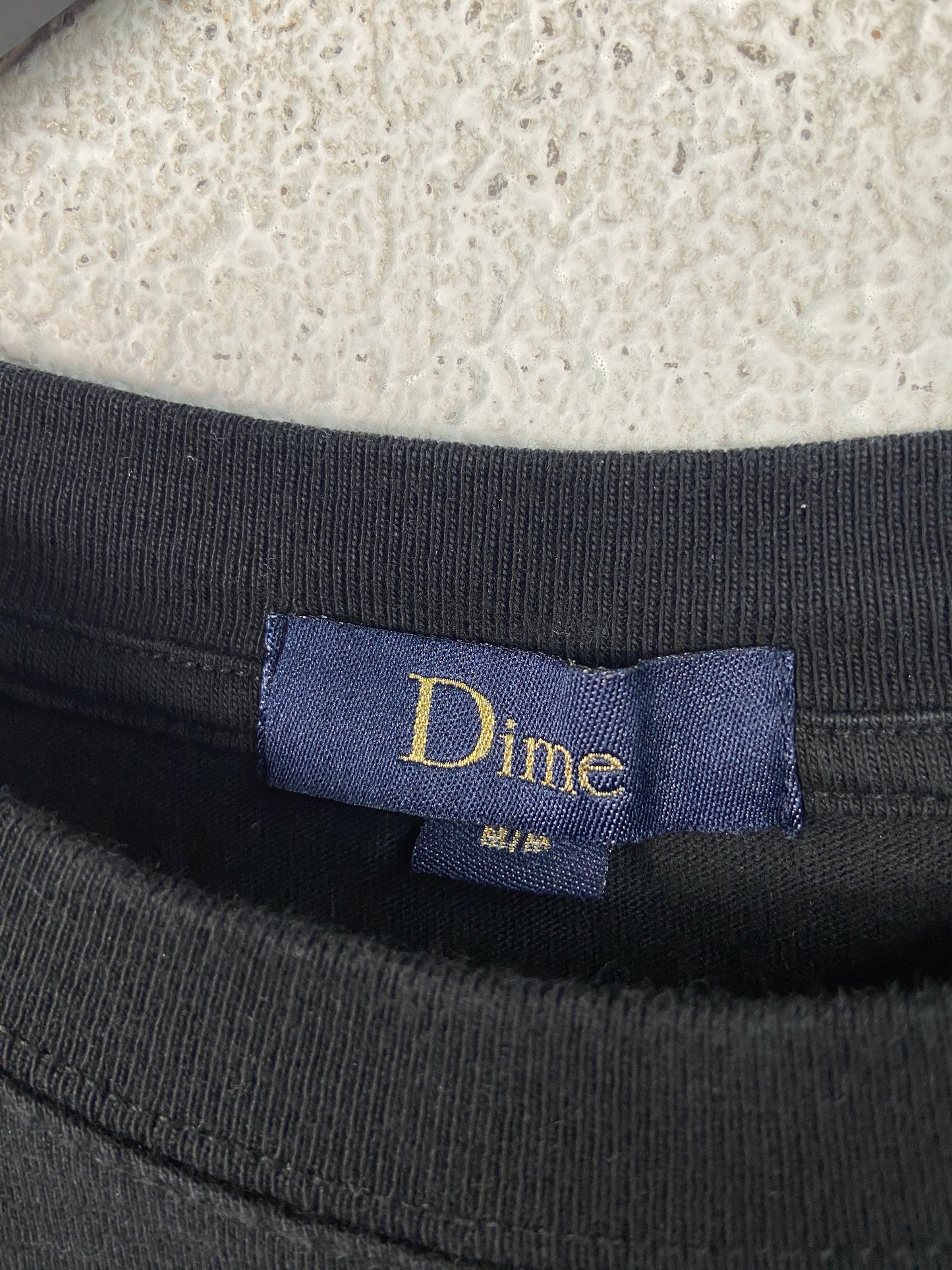 Preowned Dime Puzzle Piece Question Mark Tee Sz M