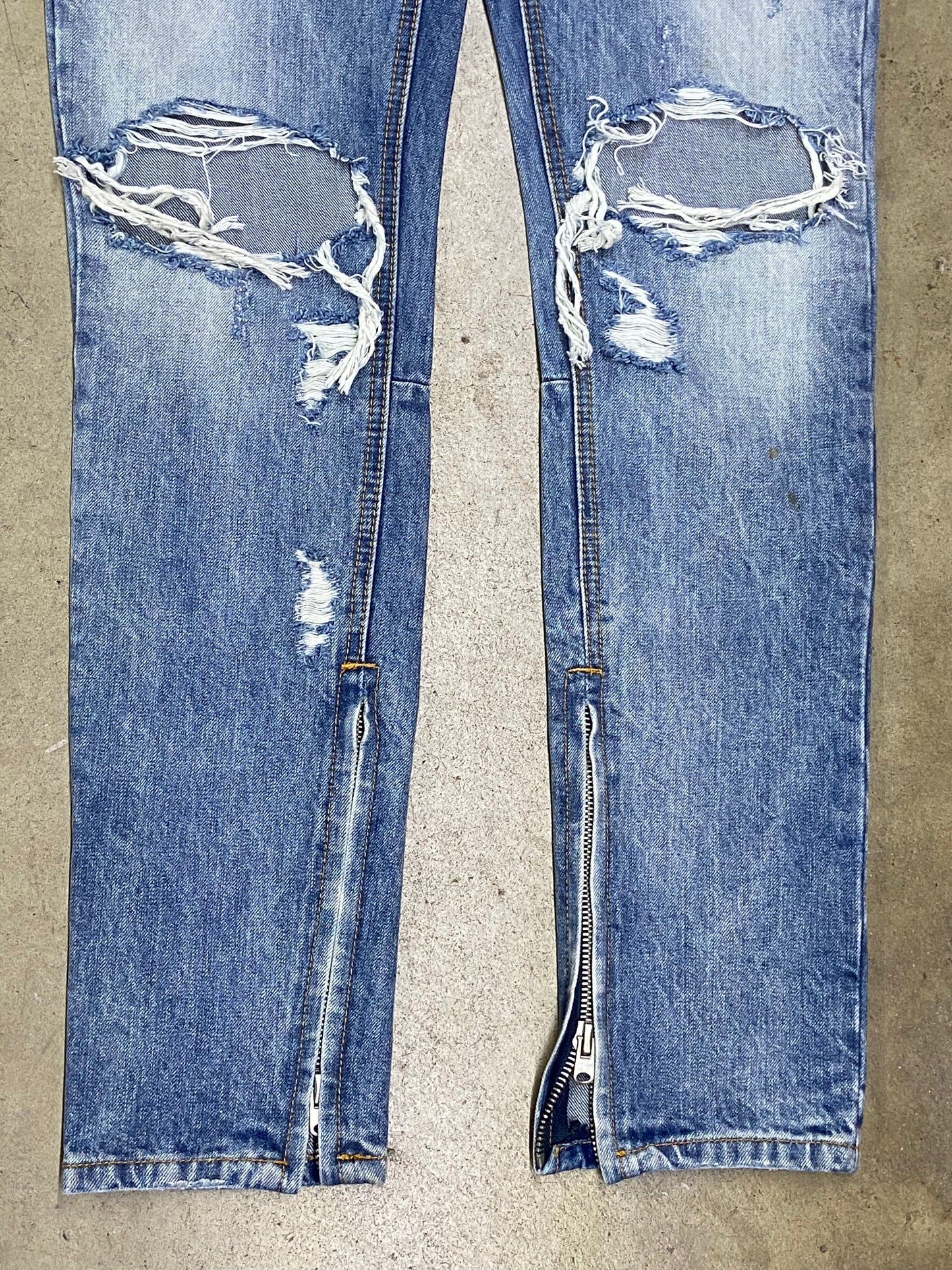 Preowned MNML Blue Denim Distressed Tapered Jeans Sz 36x33