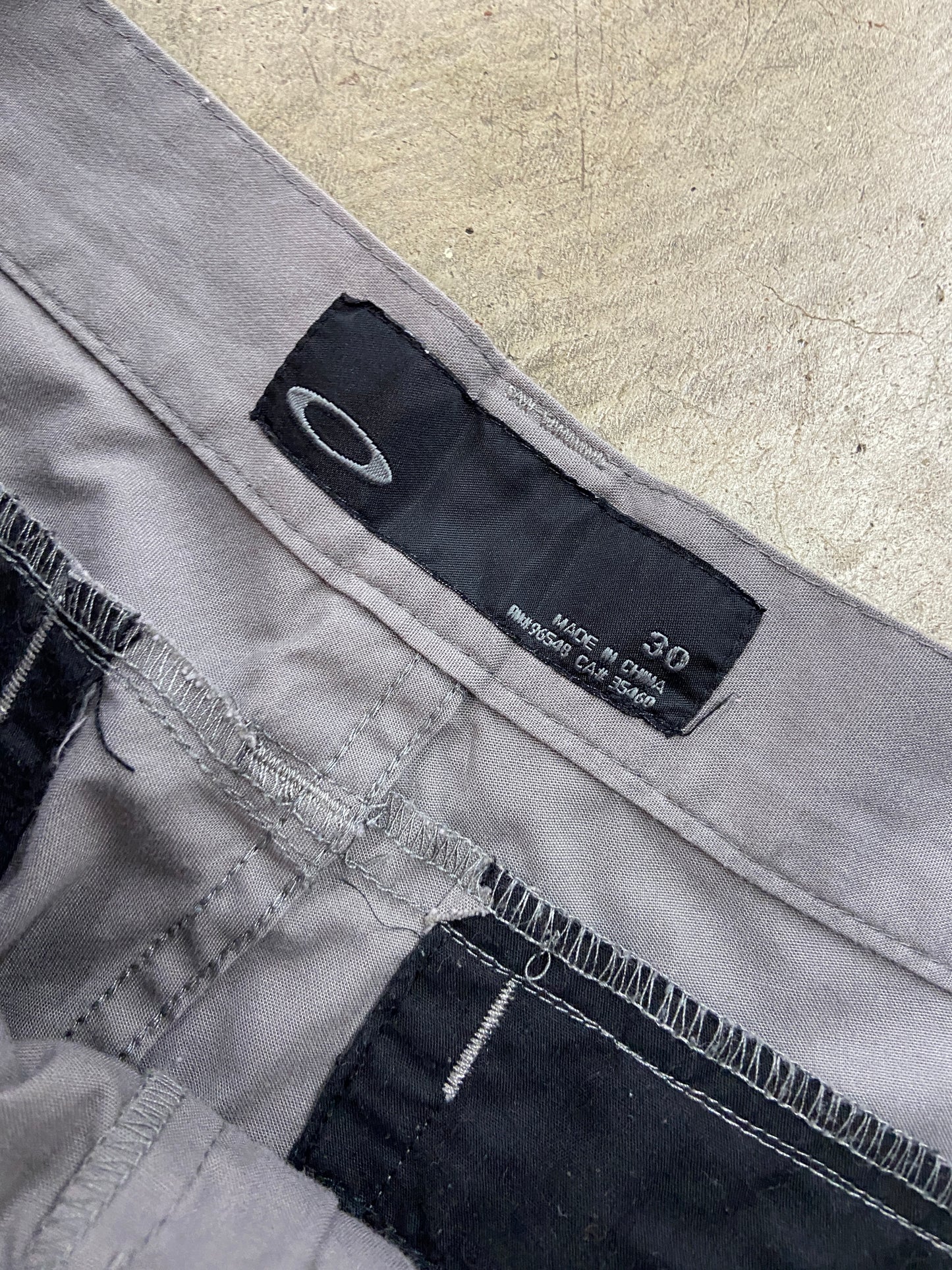 Y2K Oakley Grey Technical Lightweight Pants Sz 30x28